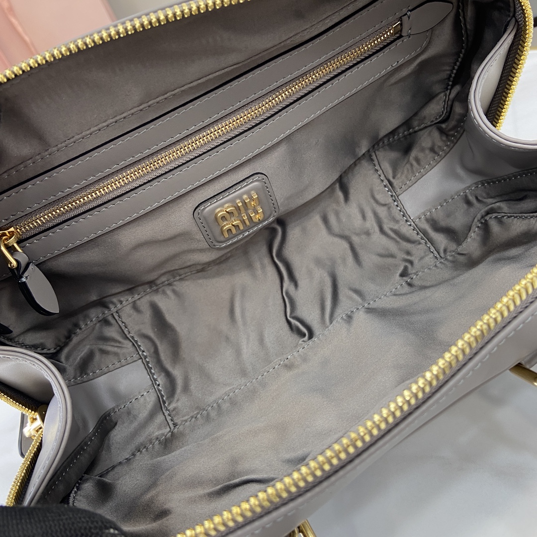 Image[8]-p1720 miumiu miu miu Arcadie Cowhide Medium (27cm) Bowling Tote/Crossbody ~ Cognac Cowhide This Arcadic handbag highlights the unique concept that fashion is a reflection of reality translated into material form with a metallic hardware finish that mirrors the monogrammed logo in a sophisticated finish for a recognizable classic style. Dynamic and elegant lines with adjustable and removable shoulder strap presents a practical and versatile design with modern appealDetachable and adjustable shoulder strap with zipper closurePainted metal letter logo on front with lining and zipper pocket with studsModel No.: 5BB148Dimensions: 27 (L) x 12 (W) x 9cm (Thick)Color: Grey/-High-quality bags