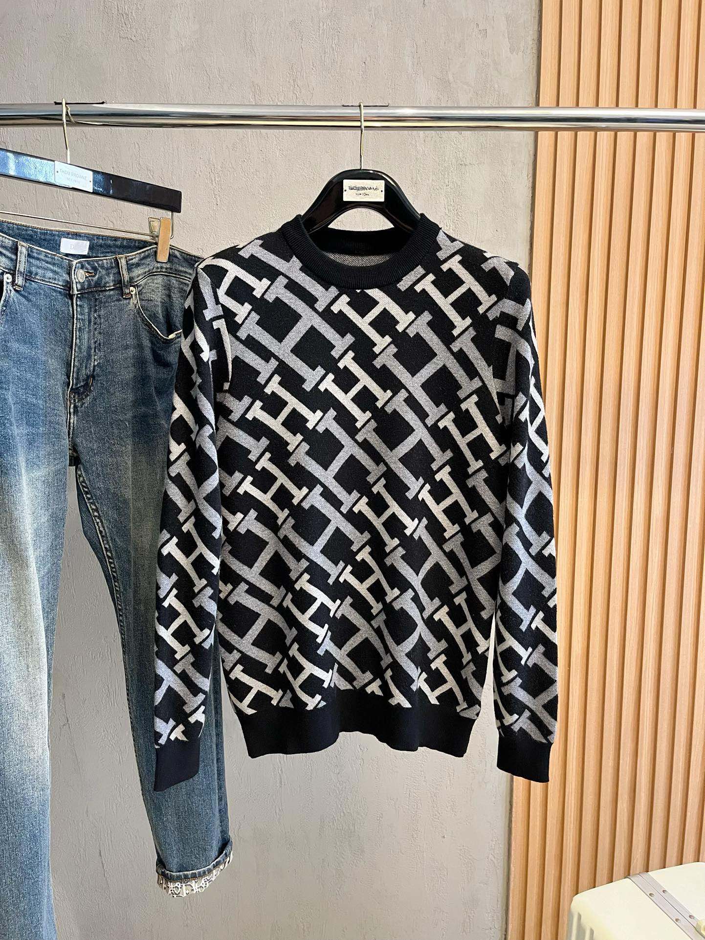 Image[1]-P600 Hermes Hermes 2024 fall and winter latest collection wool knit sweater counter 1:1 top reproduction full quality! Hipster must-have single product! Know the goods of the old iron hurry down Fabric: cashmere wool blend Size M-3XL-High replica bags