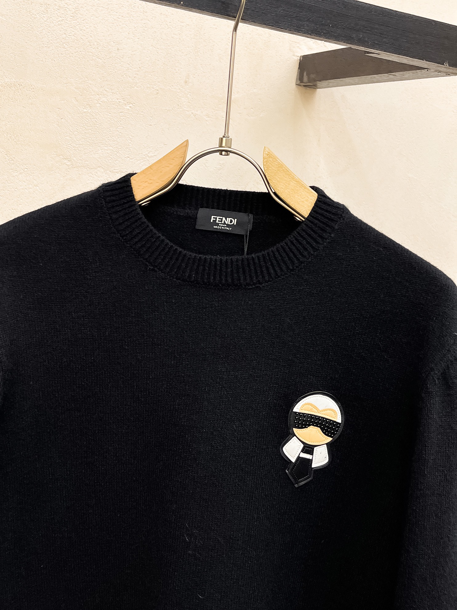 P560 💰 FENJIA 24ss fall and winter new fendi leather tag + hem fendi monogram sweater exclusively for ruthless goods imported original technology wool worsted! Fine knitting one color mixing weaving pure handmade technology to present Grade extremely high highlighting clothing taste and luxury exquisite craftsmanship! Customized original craft thread on the body handsome to burst Size: S-XL