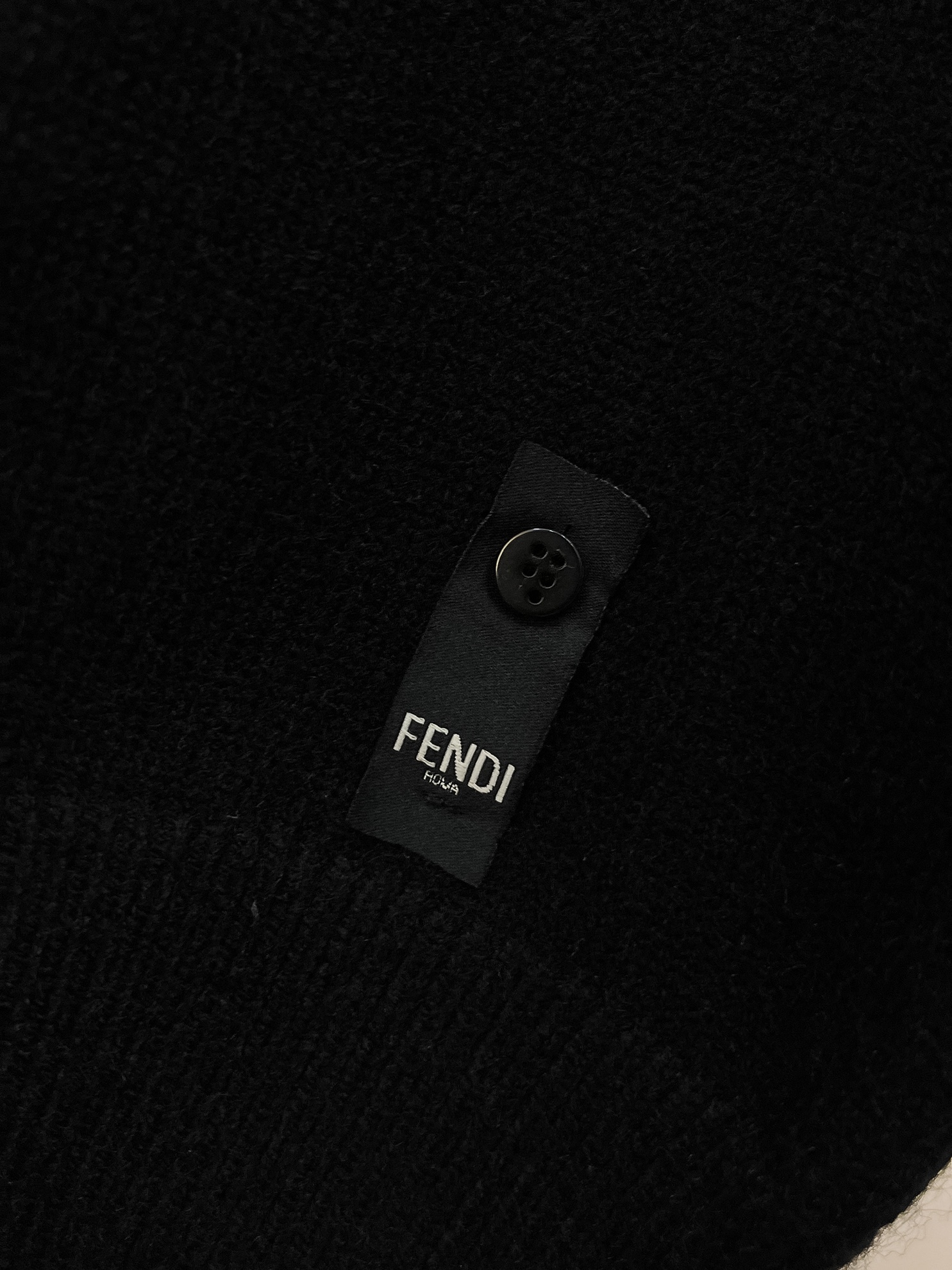 P560 💰 FENJIA 24ss fall and winter new fendi leather tag + hem fendi monogram sweater exclusively for ruthless goods imported original technology wool worsted! Fine knitting one color mixing weaving pure handmade technology to present Grade extremely high highlighting clothing taste and luxury exquisite craftsmanship! Customized original craft thread on the body handsome to burst Size: S-XL