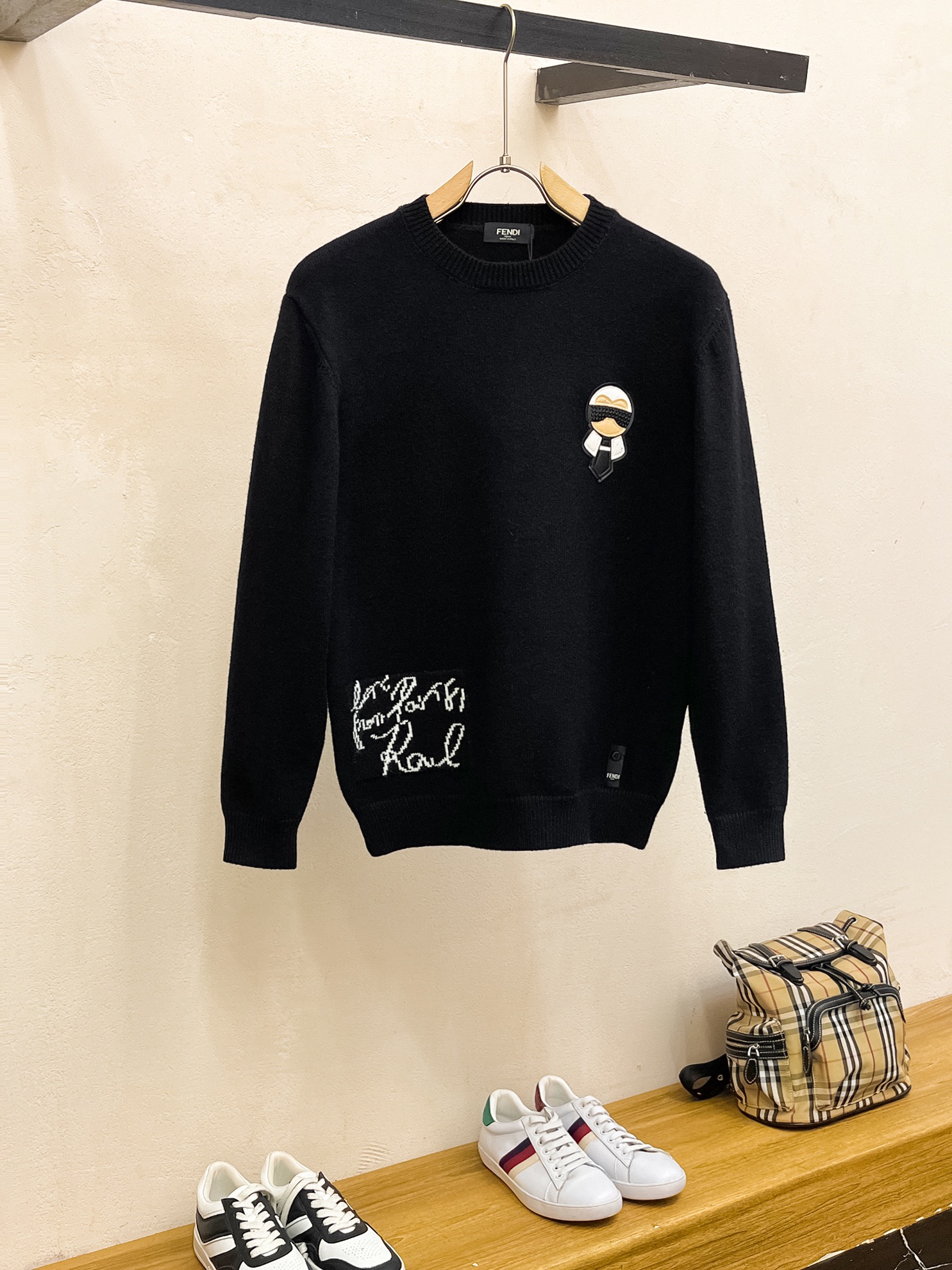 P560 💰 FENJIA 24ss fall and winter new fendi leather tag + hem fendi monogram sweater exclusively for ruthless goods imported original technology wool worsted! Fine knitting one color mixing weaving pure handmade technology to present Grade extremely high highlighting clothing taste and luxury exquisite craftsmanship! Customized original craft thread on the body handsome to burst Size: S-XL