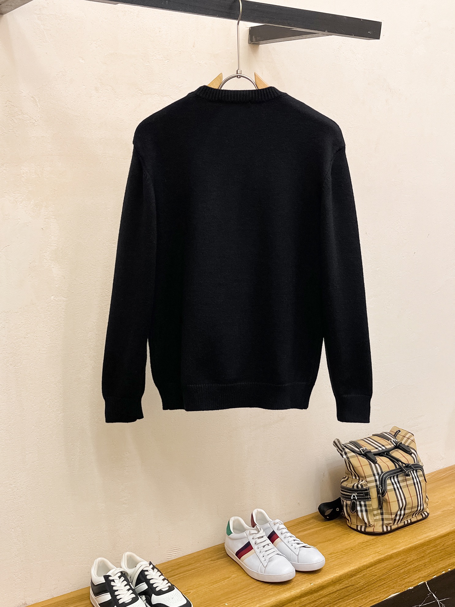 P560 💰 FENJIA 24ss fall and winter new fendi leather tag + hem fendi monogram sweater exclusively for ruthless goods imported original technology wool worsted! Fine knitting one color mixing weaving pure handmade technology to present Grade extremely high highlighting clothing taste and luxury exquisite craftsmanship! Customized original craft thread on the body handsome to burst Size: S-XL