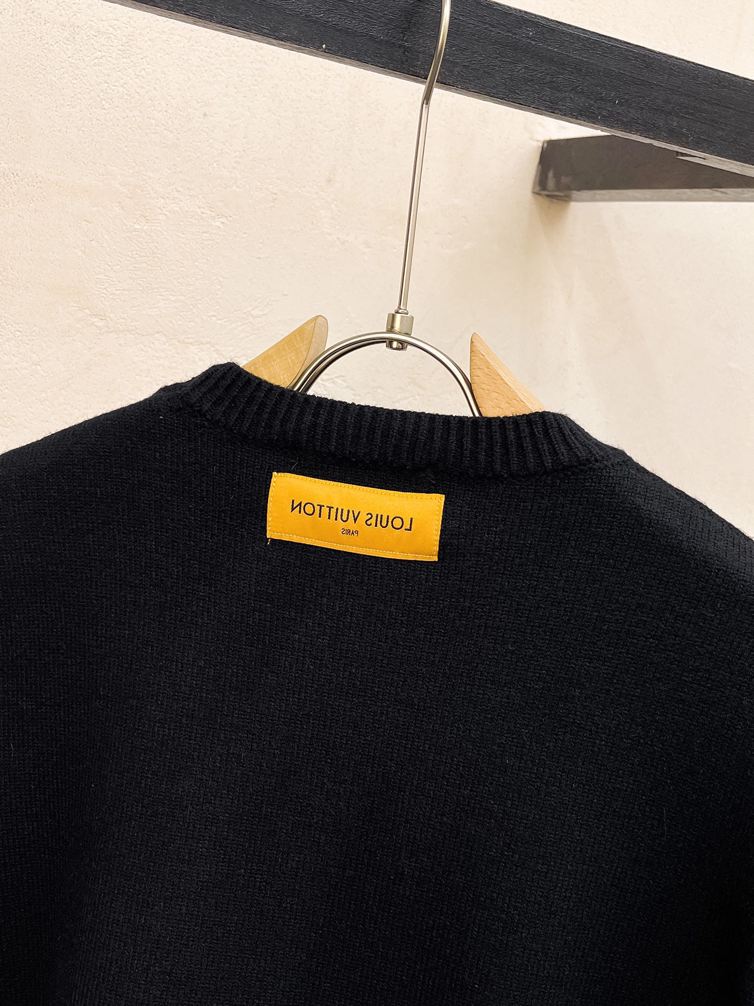 P560💰LV24ss fall and winter new LV logo pattern sweater exclusively for cruel goods imported original technology wool worsted! Fine knitting one color mixing knitting pure handmade technology to present The class is very high to highlight the taste and luxury of clothing exquisite craftsmanship! Customized original craft thread on the body handsome to burst Size: S-XL