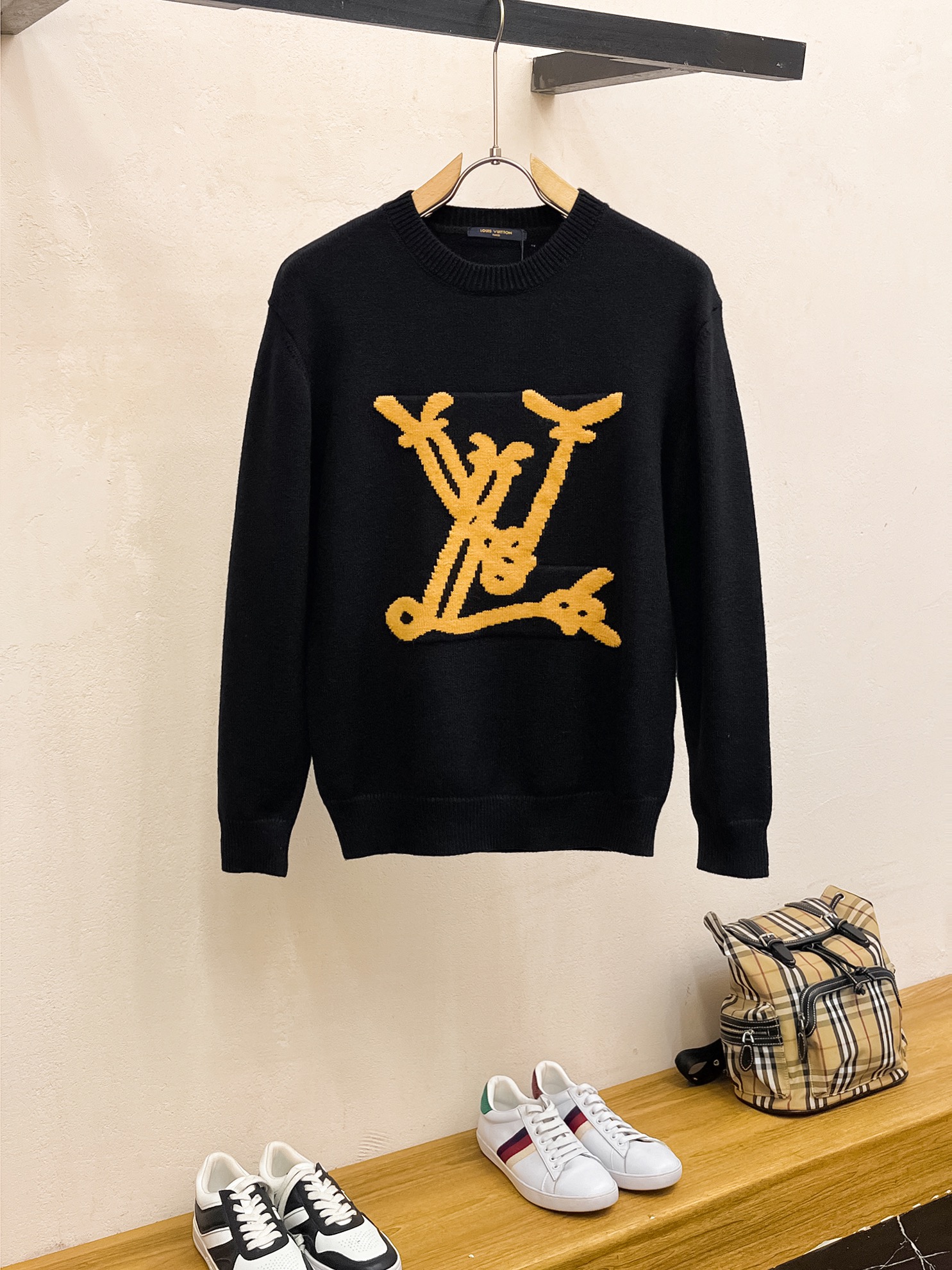 P560💰LV24ss fall and winter new LV logo pattern sweater exclusively for cruel goods imported original technology wool worsted! Fine knitting one color mixing knitting pure handmade technology to present The class is very high to highlight the taste and luxury of clothing exquisite craftsmanship! Customized original craft thread on the body handsome to burst Size: S-XL