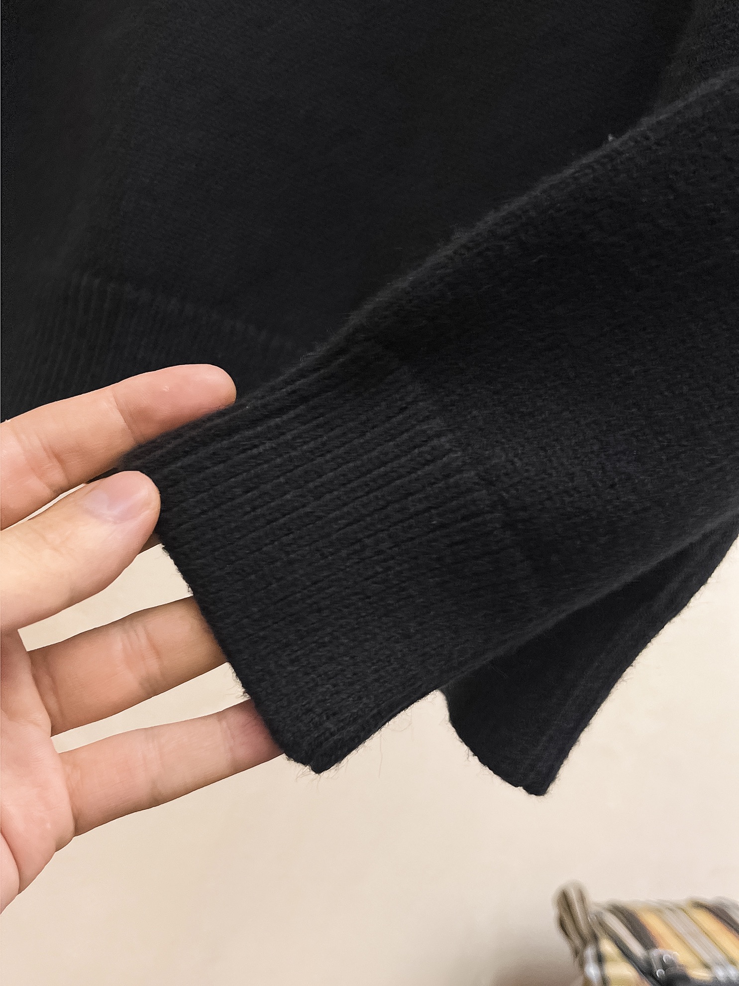 P560💰LV24ss fall and winter new LV logo pattern sweater exclusively for cruel goods imported original technology wool worsted! Fine knitting one color mixing knitting pure handmade technology to present The class is very high to highlight the taste and luxury of clothing exquisite craftsmanship! Customized original craft thread on the body handsome to burst Size: S-XL