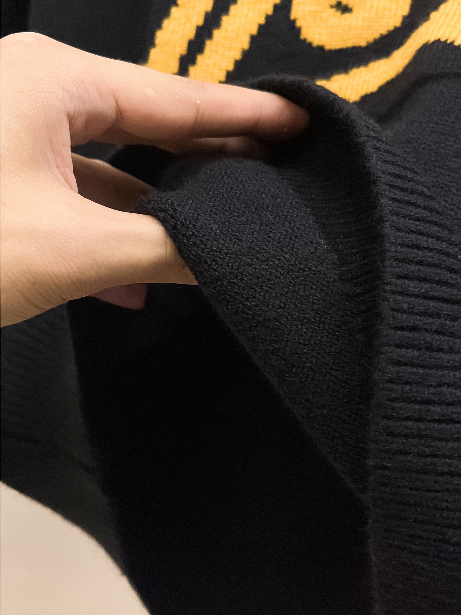 P560💰LV24ss fall and winter new LV logo pattern sweater exclusively for cruel goods imported original technology wool worsted! Fine knitting one color mixing knitting pure handmade technology to present The class is very high to highlight the taste and luxury of clothing exquisite craftsmanship! Customized original craft thread on the body handsome to burst Size: S-XL