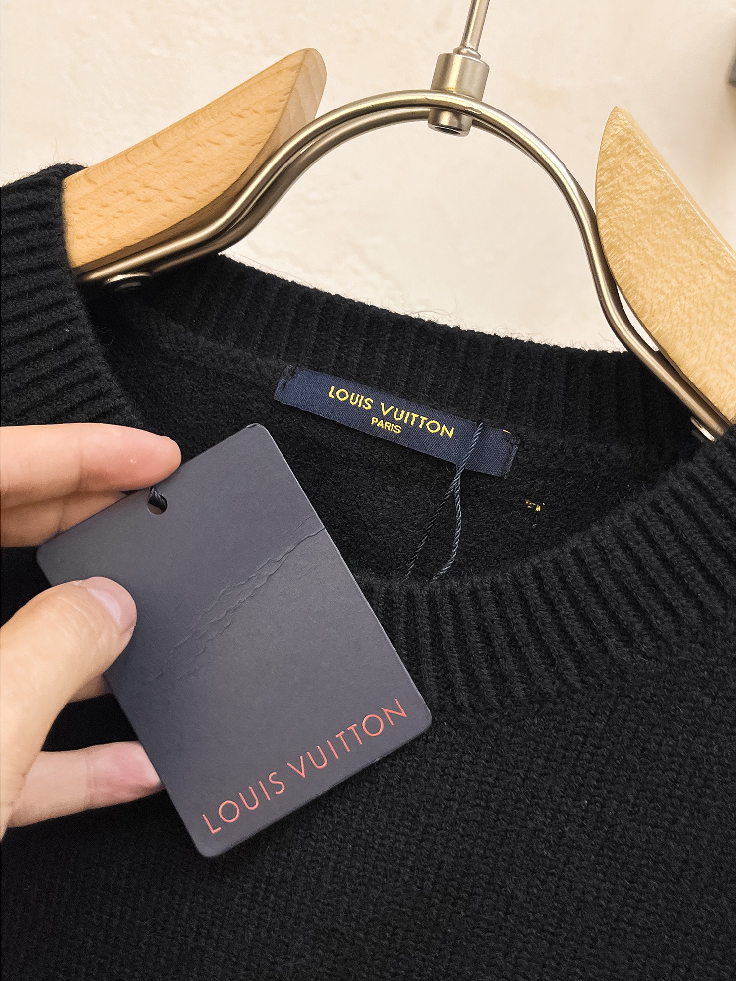 P560💰LV24ss fall and winter new LV logo pattern sweater exclusively for cruel goods imported original technology wool worsted! Fine knitting one color mixing knitting pure handmade technology to present The class is very high to highlight the taste and luxury of clothing exquisite craftsmanship! Customized original craft thread on the body handsome to burst Size: S-XL