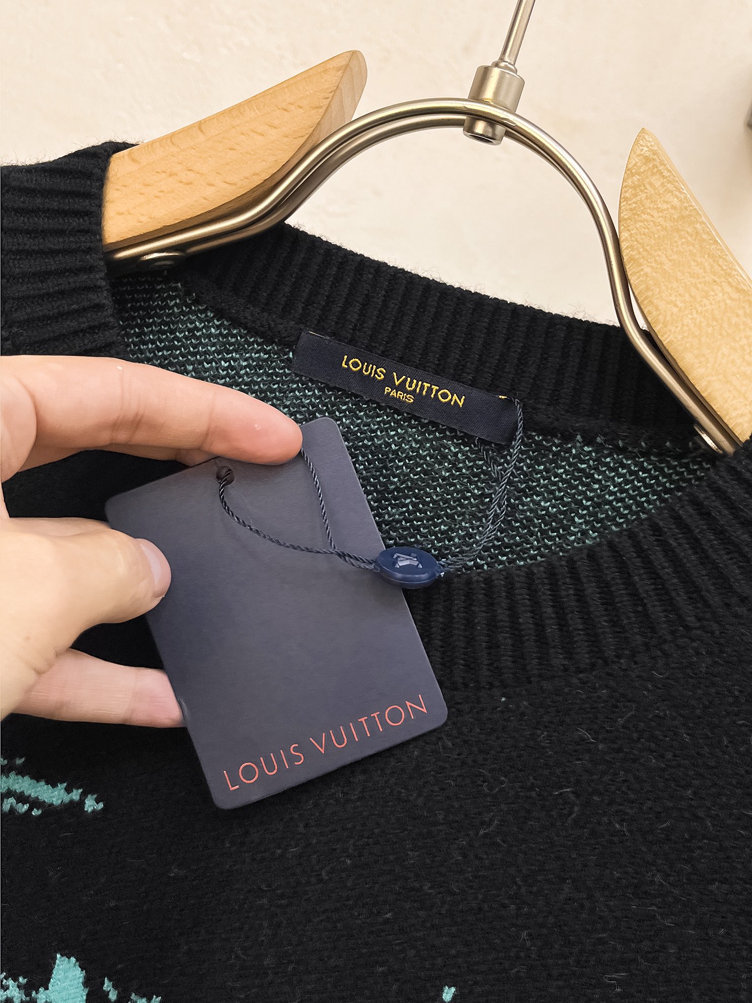 Picture [4]-P560💰LV24ss Autumn and Winter New Chest LV Letters Clashing Color Patterns Back LV Big Logo Sweater Exclusive Ruthless Goods Imported Original Technology Wool Worsted! Fine knitting one color mixed weaving pure handmade technology presents Grade extremely high highlighting clothing taste and luxury Craftsmanship! Customized original craft thread on the body handsome to burst Size: S-XL-High replica handbags