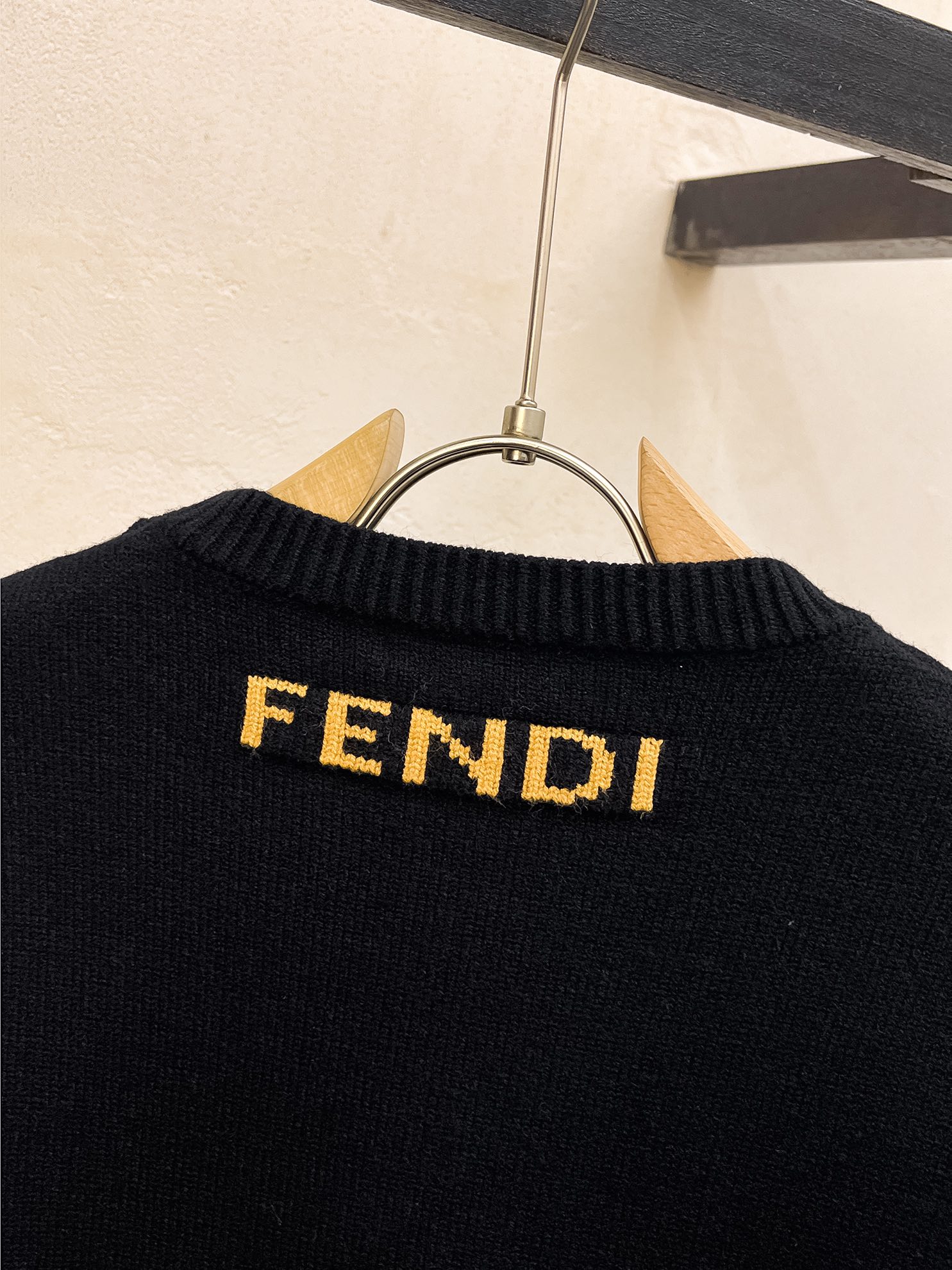 Picture [8]-P560💰 FENJIA 24ss fall and winter new fendi jacquard pocket logo back fendi pattern sweater exclusively for ruthless goods imported original technology wool worsted! Fine knitting one color mixing knitting pure handmade technology to present Grade extremely high highlighting clothing taste and luxury exquisite craftsmanship! Customized original craft thread on the body handsome to burst Size: S-XL-High replica bags