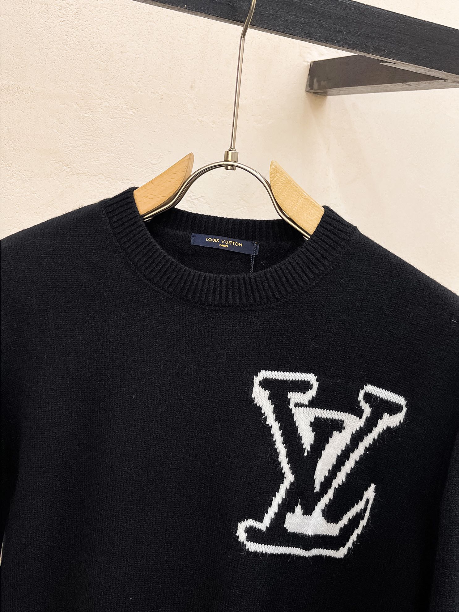 P560💰LV24ss fall and winter new before and after the LV logo pattern sweater exclusively for cruel goods imported original technology wool worsted! Fine knitting one color mixed weaving pure handmade technology presents High-grade highlights clothing taste and luxury Exquisite craftsmanship! Customized original craft thread on the body handsome to burst Size: S-XL