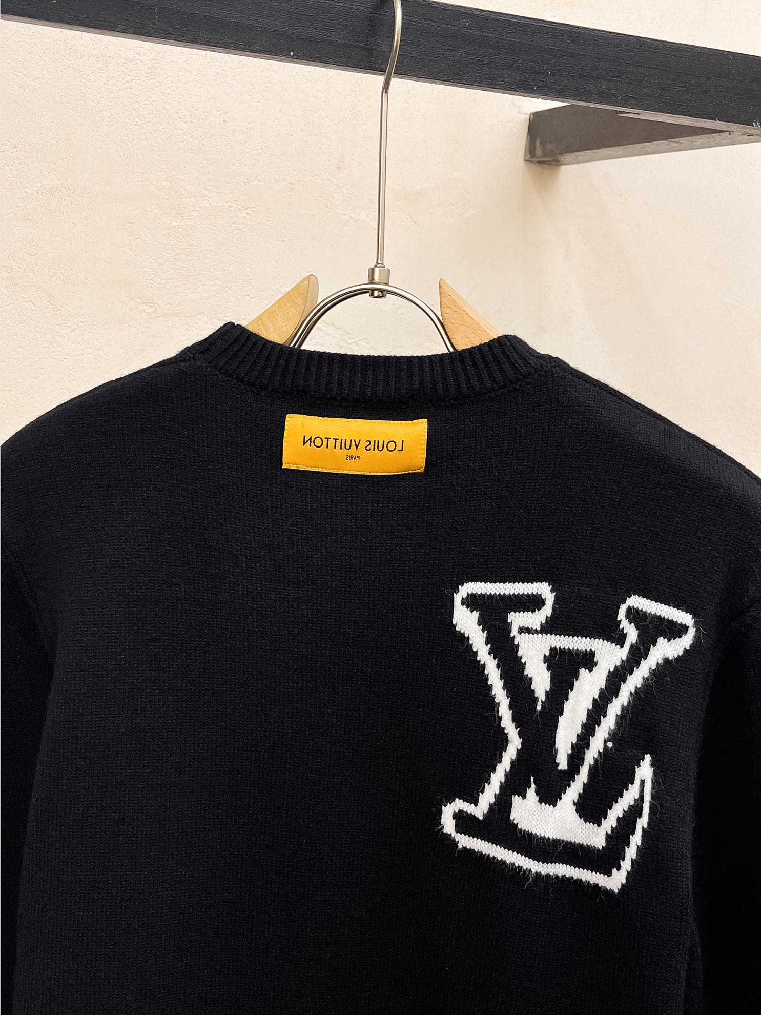 P560💰LV24ss fall and winter new before and after the LV logo pattern sweater exclusively for cruel goods imported original technology wool worsted! Fine knitting one color mixed weaving pure handmade technology presents High-grade highlights clothing taste and luxury Exquisite craftsmanship! Customized original craft thread on the body handsome to burst Size: S-XL