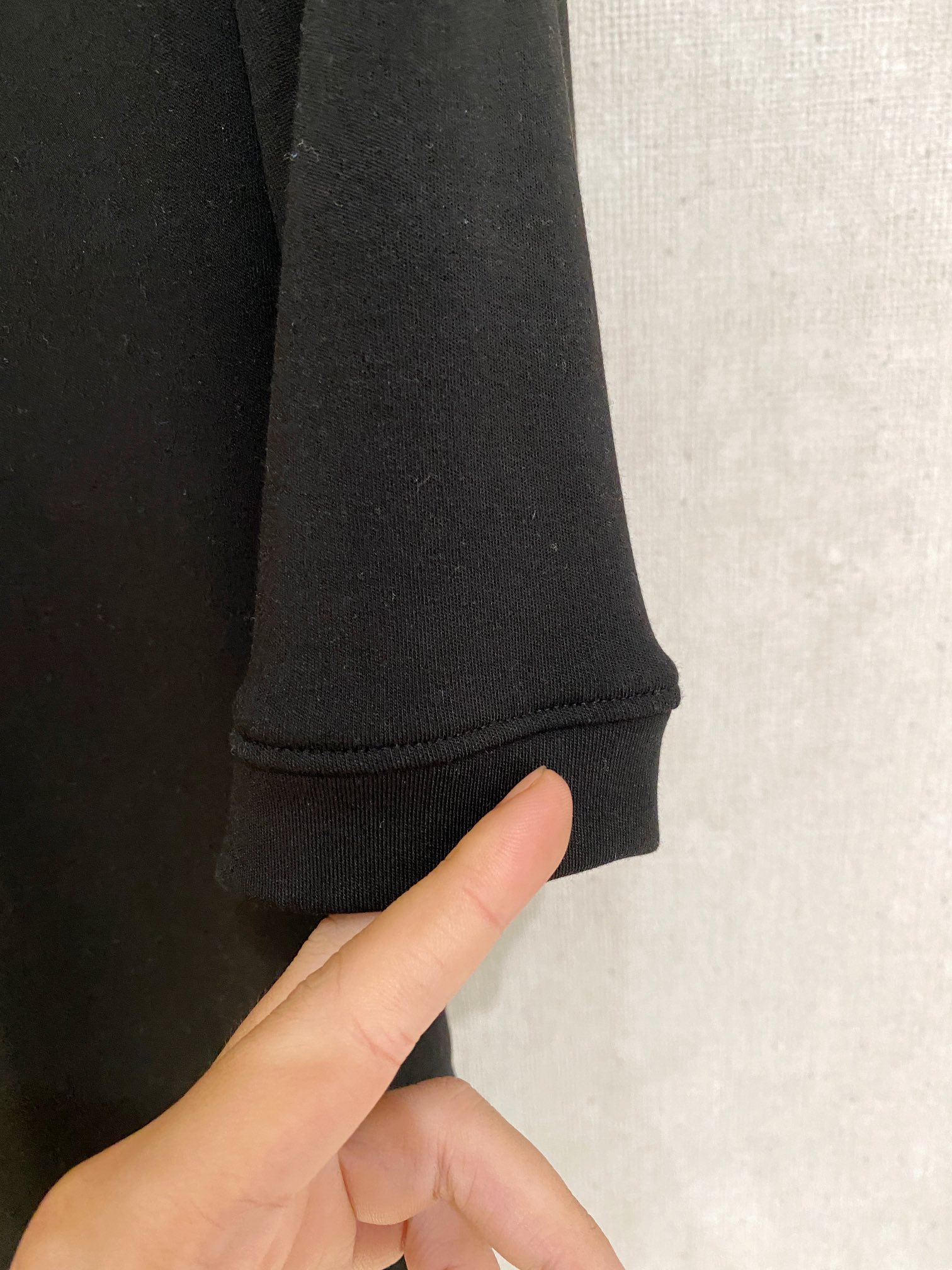 图片[7]-p480 普拉达 最新款原版定制进口双面水溶棉面料 手感舒适 立体工艺 时尚经典百搭 
颜色：黑 白  
码数：S-2XL-高仿包包