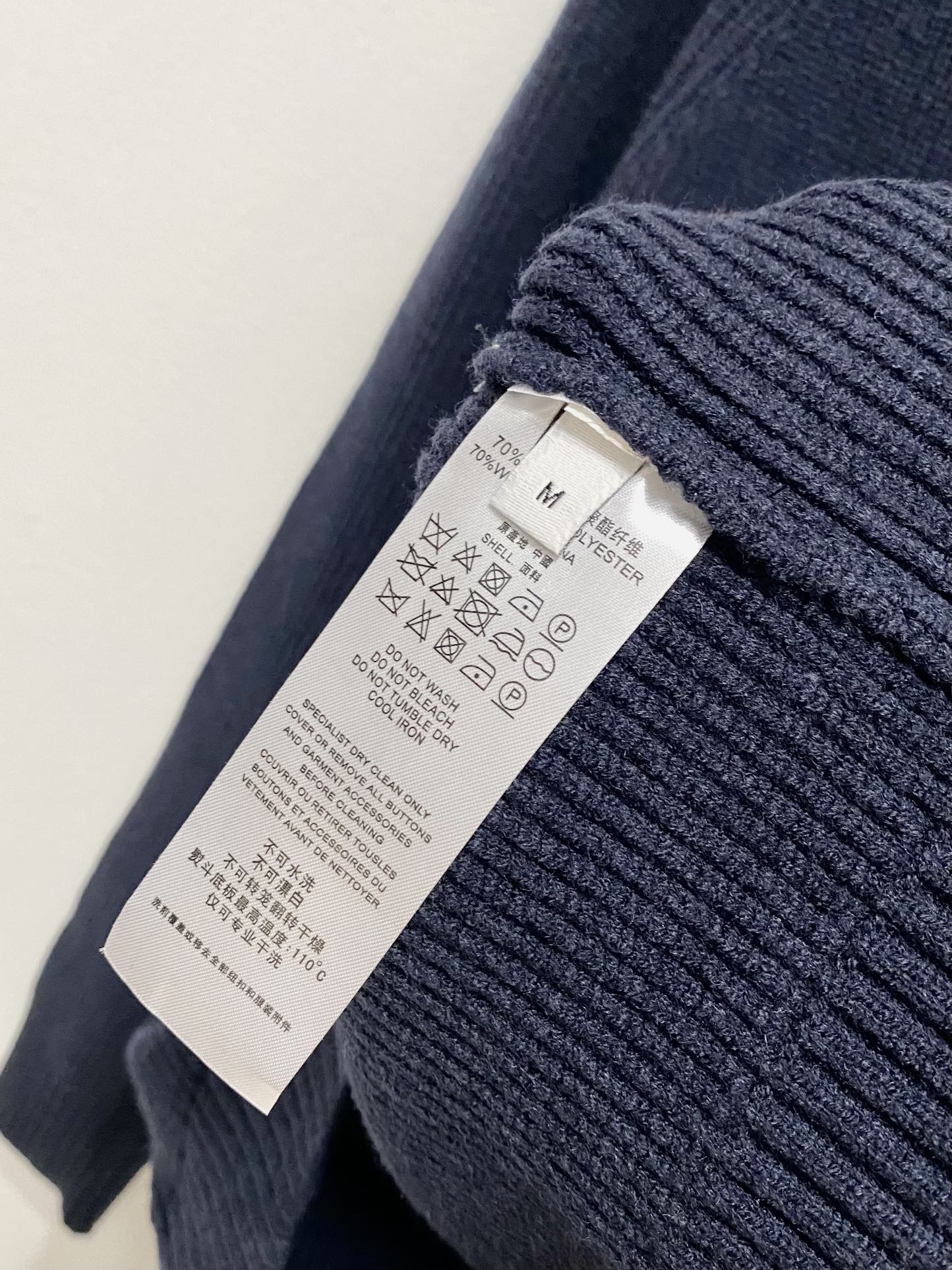 图片[6]-P740
Hermès 爱马仕 2024FW秋冬新品 男士高端羊毛混纺毛衣 高端成衣系列！高端奢华且白金级的一款经典基础款毛衣通体的设计完美融合意式美学且传承了杰家族的基因走极简主义的路线亦庄亦谐符合现代都市审美采用无logo元素!面料属性一流纤维系数极高属于高级奢华面料中的巅峰之作高密度超细支数纤维让面料的质感与舒适感达到登峰造极质地挺刮细腻亲肤性绝佳报暖性能优越！配色轻熟百搭符合日常各种穿搭混搭兼容空间极高驾驭任何场合衣橱商务休闲绝佳的高出勤率人手一件 
三色推荐                                    

……………………………………………………
❥∙Size：M-XXL-高仿包包