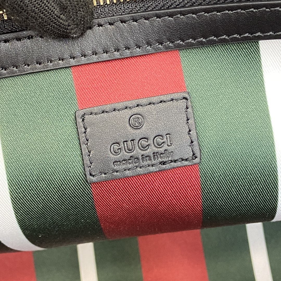 p1040🎁🎁 GG Emblem Large Tote BagThe new GG Emblem collection is a fresh interpretation of the brand's timeless elegance and craftsmanshipThis large tote bag with adjustable handle is adorned with counting eyelets inspired by the equestrian worldBeige and dark brownNew GG monogram-coated textileBrown leather pipingContrasting stitchingRed and green webbingCotton liningAdditional D-ring for detachable itemsDecimalized eyeletsAdjustable handles (height 21-31 cm)Interior: 2 compartments and 1 central zipped compartmentMagnetic closureWeight: 2.5 kg - 31 cm) Interior: 2 compartments and 1 central zippered compartment Magnetic snap closure Weight: approx. 1.2 kgHolds iPhone Pro Max/Plus, Airpods headphones, long wallet and lipstickModel No.: 815212Size: 45.5 (W) x 30 (H) x 16cm (D)Color: Brown Gum Gram Color/Italian Creation