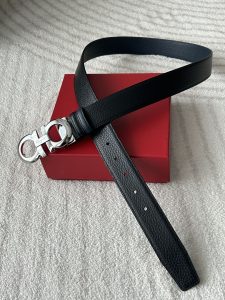 菲拉格慕 专柜同款 男士双面用 双面荔枝纹一面黑一面咖色 经典8字扣亮白色 宽3.4cm 商务休闲简约百搭-高仿包包