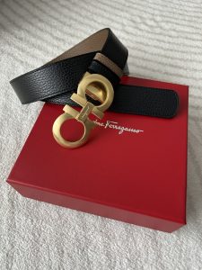 菲拉格慕 专柜同款 男士双面用 平板双面荔枝纹一面黑一面棕色 经典8字扣拉丝金色 宽3.4cm 商务休闲简约百搭-高仿包包