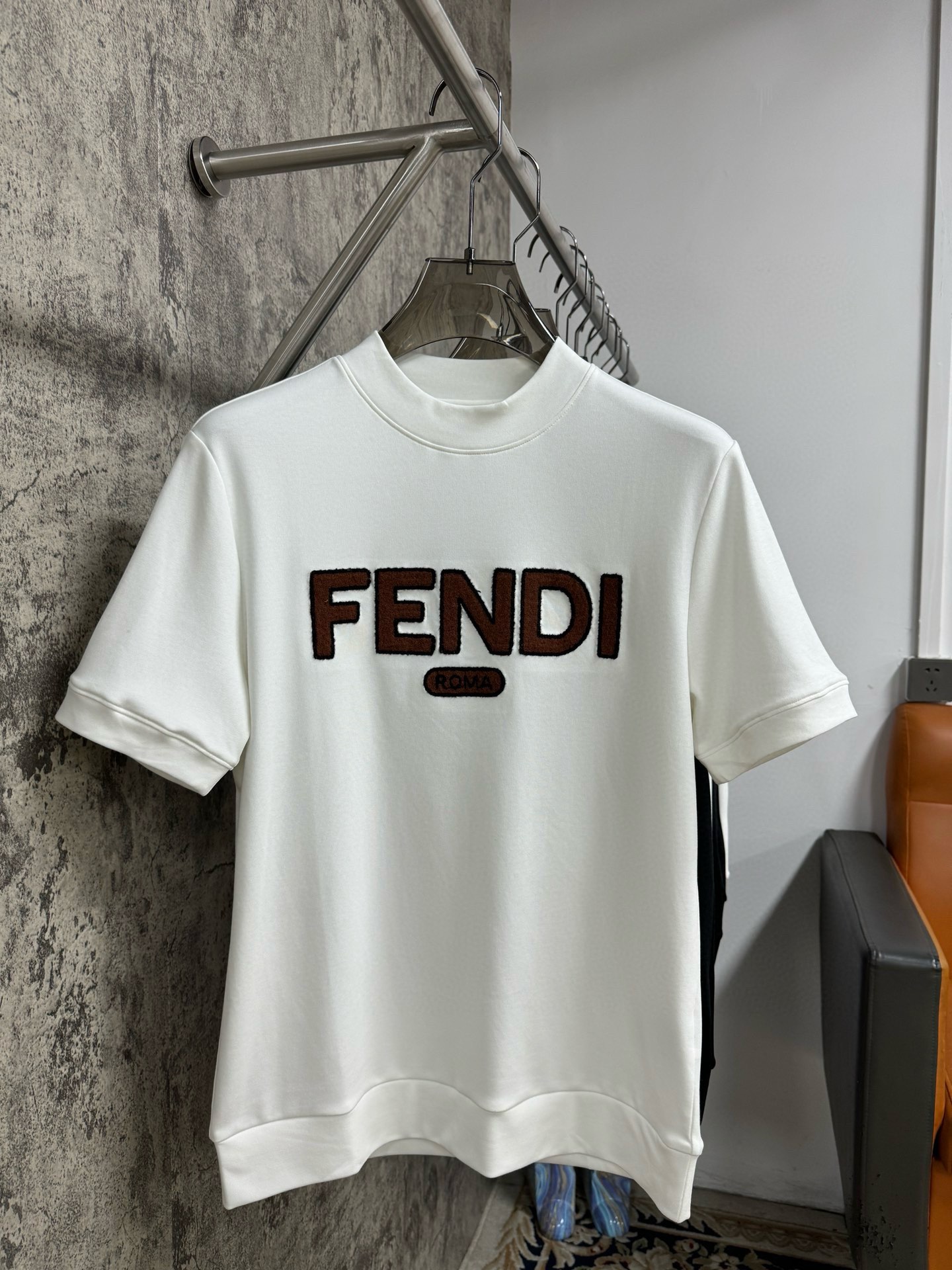 图片[3]-P460 FENDI芬迪 2024最新秋冬打底短袖T恤 面料精选新疆长绒棉加拉毛 手感柔软细腻 S-2XL 178 140斤穿M 最大穿190斤-高仿包包