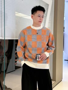 P600 LV  2024秋冬最新系列针织羊毛衫毛衣系列 专柜1:1顶级复刻全品相！加厚款潮人必备单品！懂货的老铁赶紧下手面料：100%羊毛
尺码M~3XL 微阔版型 178 155斤穿L 最大穿210斤-高仿包包