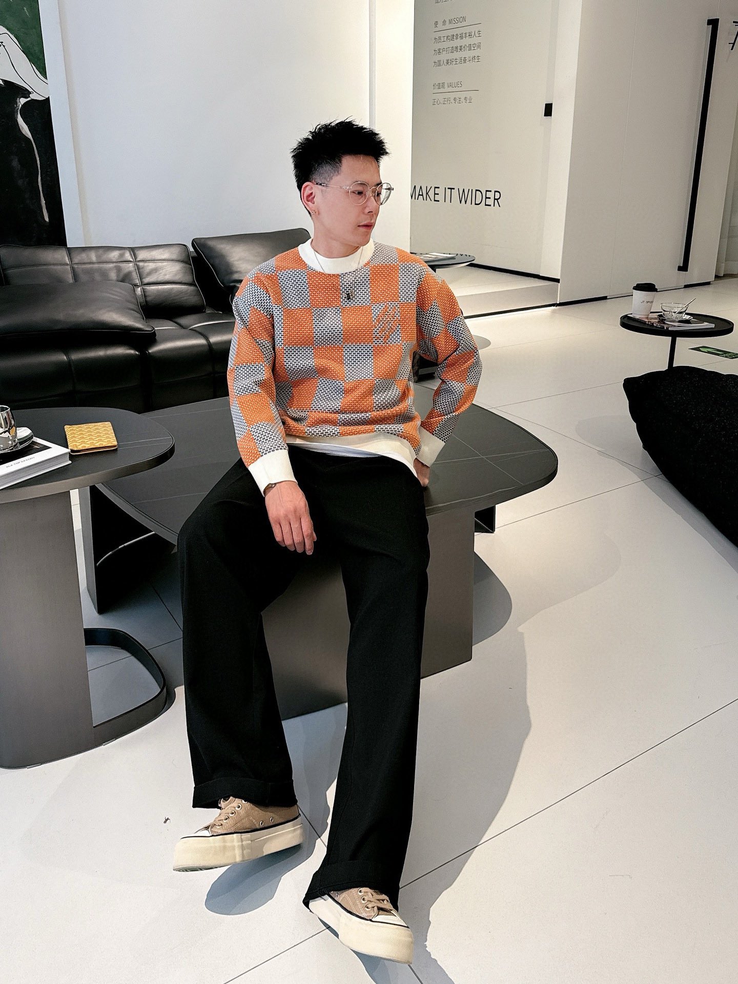 图片[5]-P600 LV  2024秋冬最新系列针织羊毛衫毛衣系列 专柜1:1顶级复刻全品相！加厚款潮人必备单品！懂货的老铁赶紧下手面料：100%羊毛
尺码M~3XL 微阔版型 178 155斤穿L 最大穿210斤-高仿包包