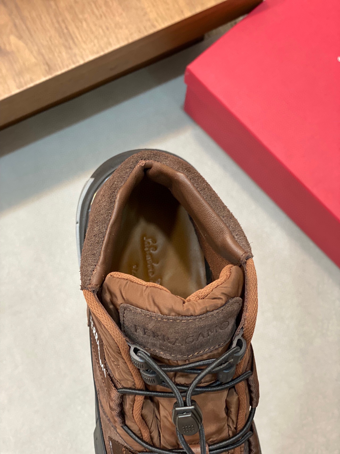 P920 Ferragamo (Ferragamo) official website new winter mid-top casual shoes update 👏 high-quality casual shoes 👟 imported head layer calfskin with official website breathable tarpaulin comfortable and breathable cowhide lining with size: 39 ~ 44 (38 45 customized non-returnable)