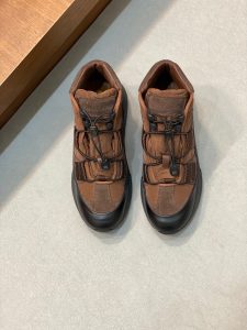 P920 Ferragamo (Ferragamo) official website new winter mid-top casual shoes update 👏 high-quality casual shoes 👟 imported head layer calfskin with official website breathable tarpaulin comfortable and breathable cowhide lining with size: 39 ~ 44 (38 45 customized non-returnable)