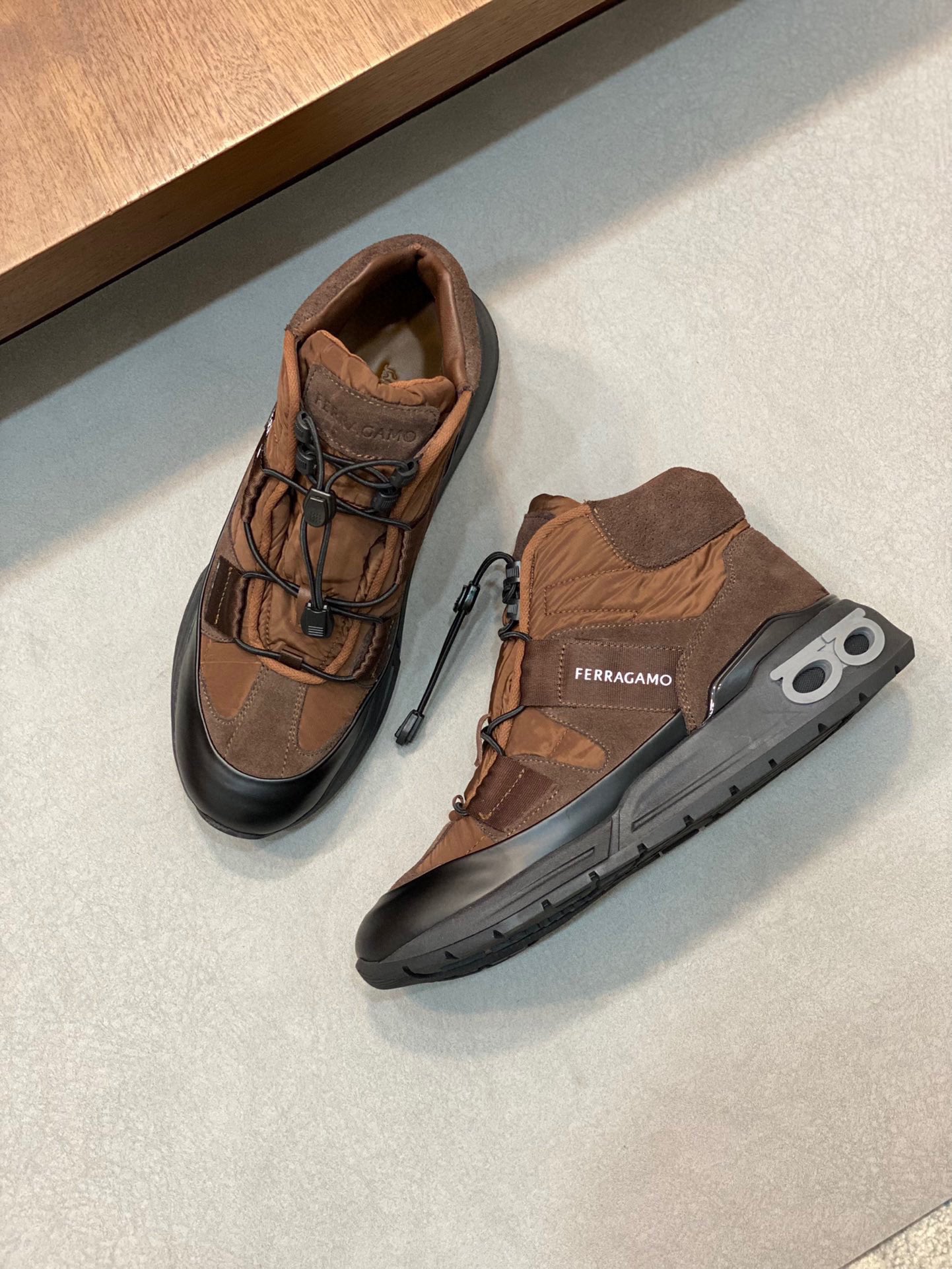 P920 Ferragamo (Ferragamo) official website new winter mid-top casual shoes update 👏 high-quality casual shoes 👟 imported head layer calfskin with official website breathable tarpaulin comfortable and breathable cowhide lining with size: 39 ~ 44 (38 45 customized non-returnable)