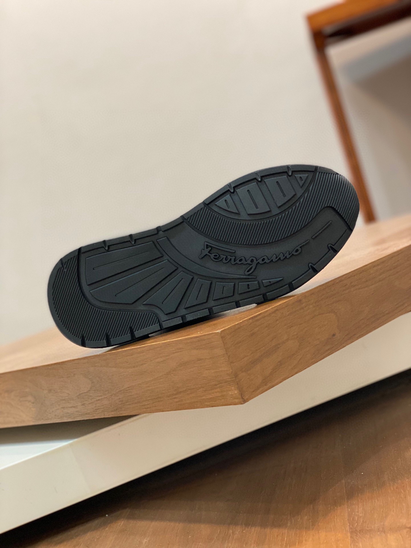 P920 Ferragamo (Ferragamo) official website new winter mid-top casual shoes update 👏 high-quality casual shoes 👟 imported head layer calfskin with official website breathable tarpaulin comfortable and breathable cowhide lining with size: 39 ~ 44 (38 45 customized non-returnable)