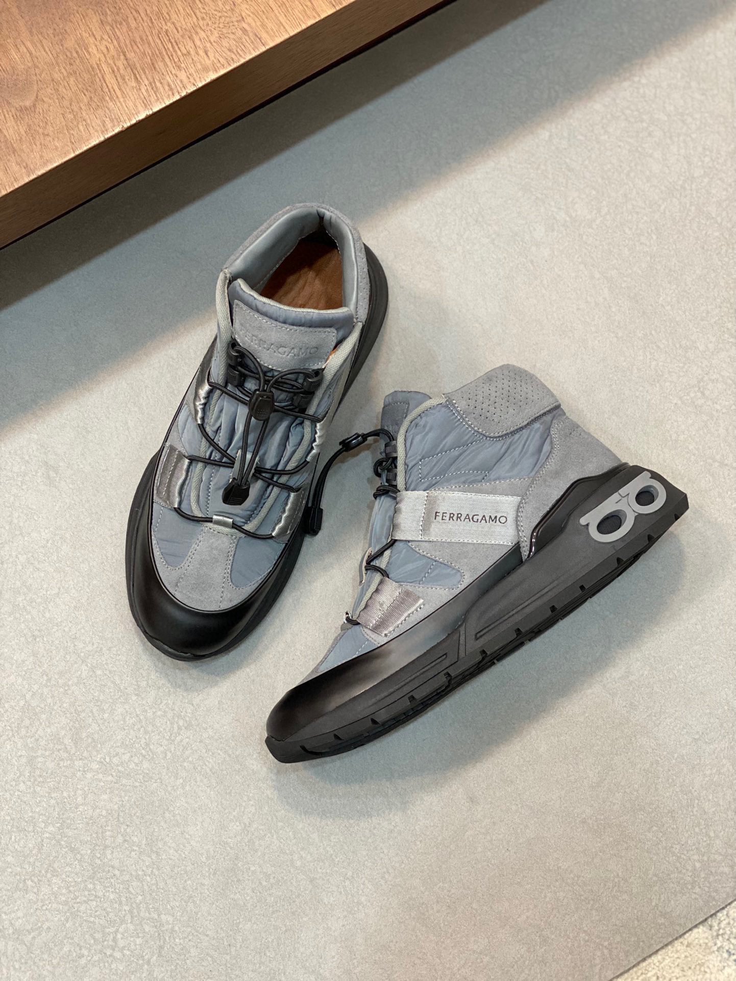 P920 Ferragamo (Ferragamo) official website new winter mid-top casual shoes update 👏 high-quality casual shoes 👟 imported head layer calfskin with official website breathable tarpaulin comfortable and breathable cowhide lining with size: 39 ~ 44 (38 45 customized non-returnable)