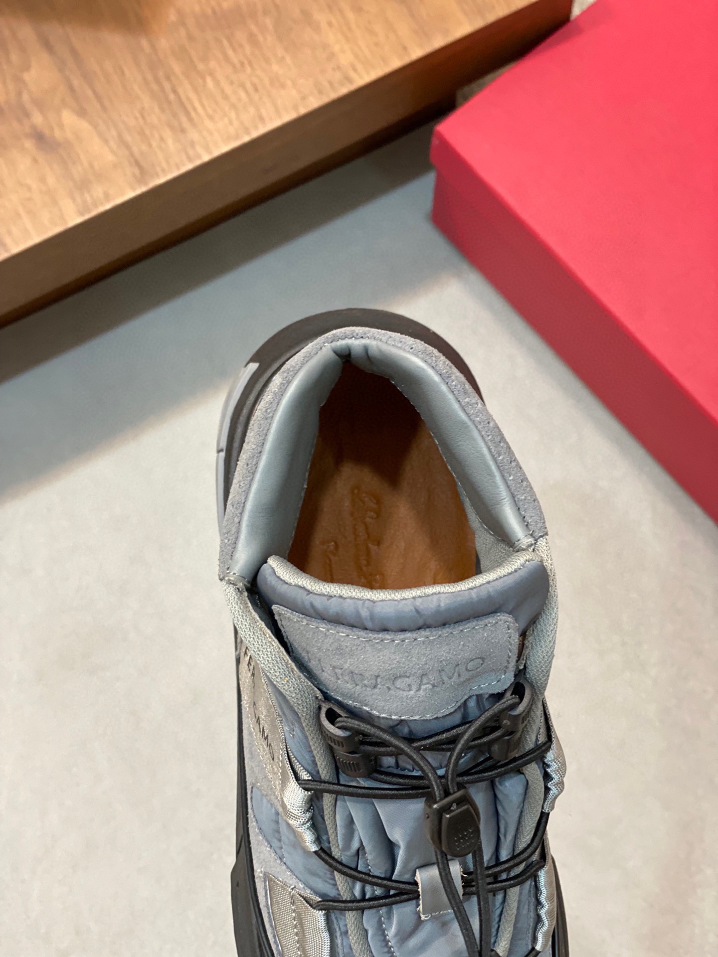 P920 Ferragamo (Ferragamo) official website new winter mid-top casual shoes update 👏 high-quality casual shoes 👟 imported head layer calfskin with official website breathable tarpaulin comfortable and breathable cowhide lining with size: 39 ~ 44 (38 45 customized non-returnable)