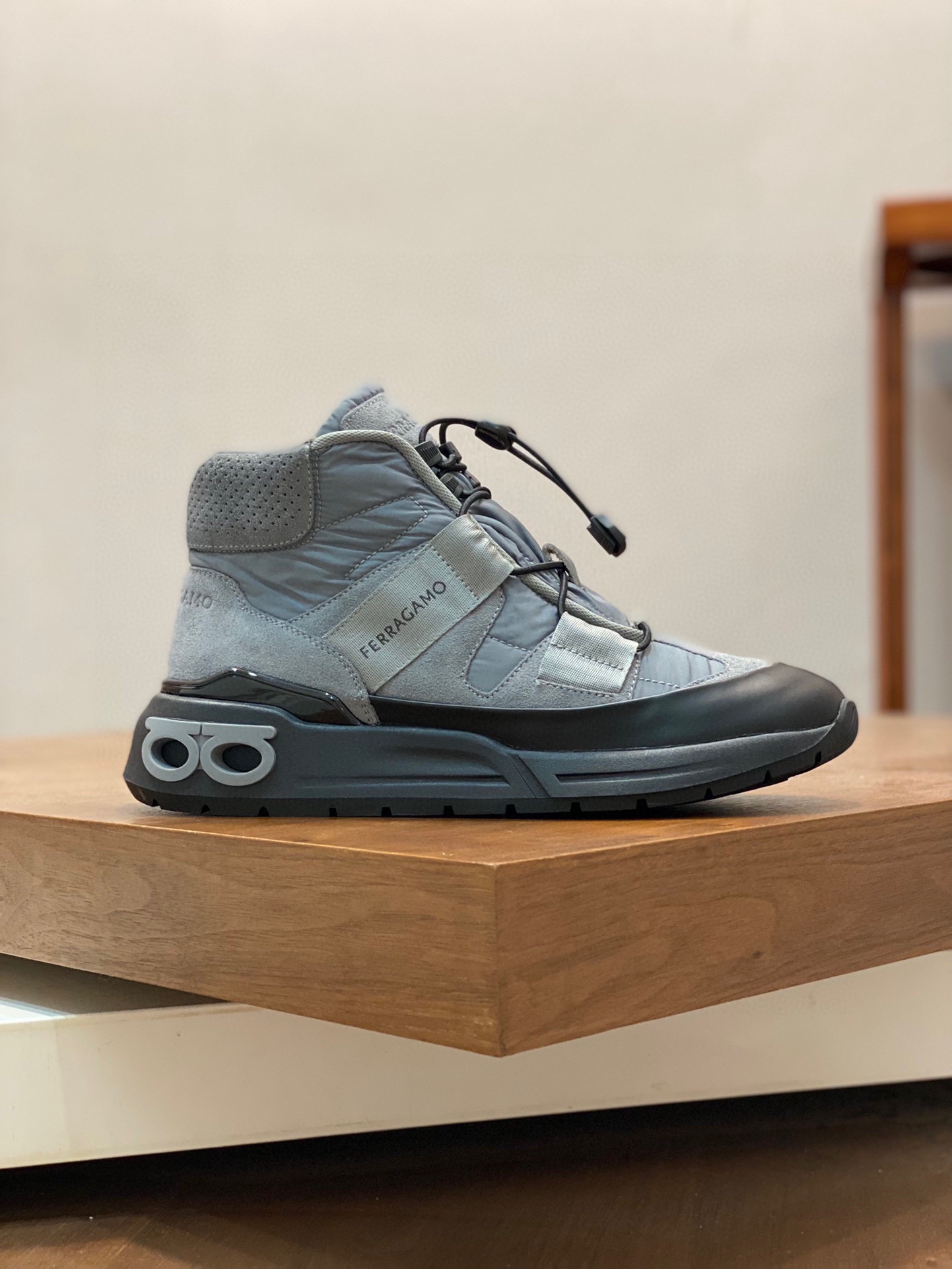 P920 Ferragamo (Ferragamo) official website new winter mid-top casual shoes update 👏 high-quality casual shoes 👟 imported head layer calfskin with official website breathable tarpaulin comfortable and breathable cowhide lining with size: 39 ~ 44 (38 45 customized non-returnable)