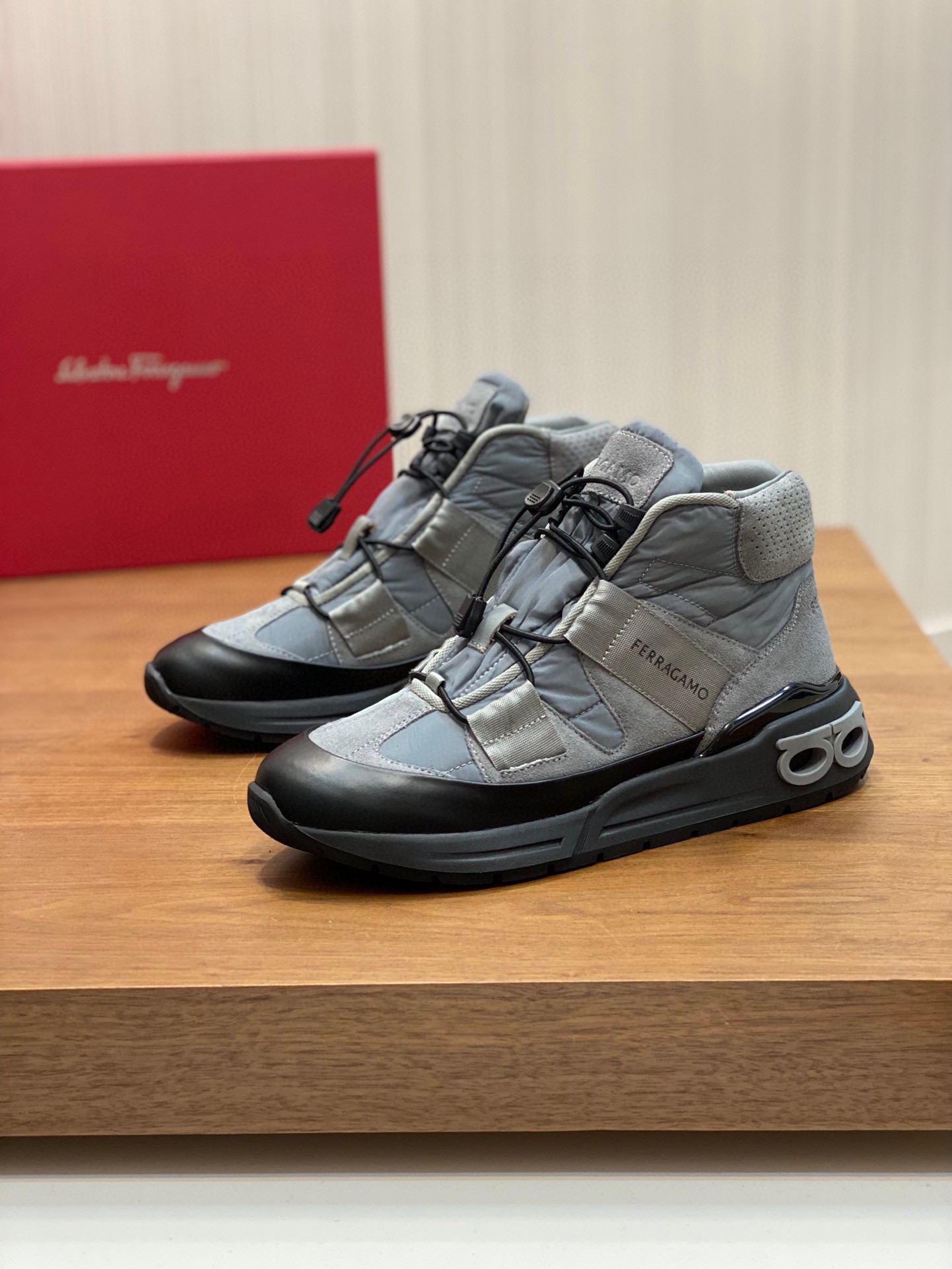 P920 Ferragamo (Ferragamo) official website new winter mid-top casual shoes update 👏 high-quality casual shoes 👟 imported head layer calfskin with official website breathable tarpaulin comfortable and breathable cowhide lining with size: 39 ~ 44 (38 45 customized non-returnable)