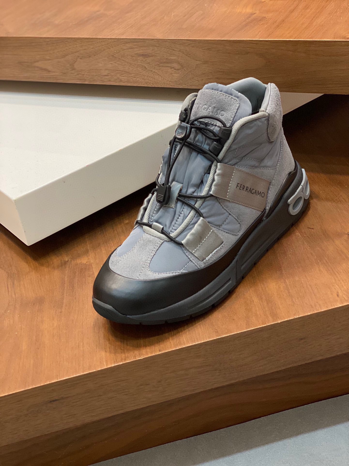 P920 Ferragamo (Ferragamo) official website new winter mid-top casual shoes update 👏 high-quality casual shoes 👟 imported head layer calfskin with official website breathable tarpaulin comfortable and breathable cowhide lining with size: 39 ~ 44 (38 45 customized non-returnable)