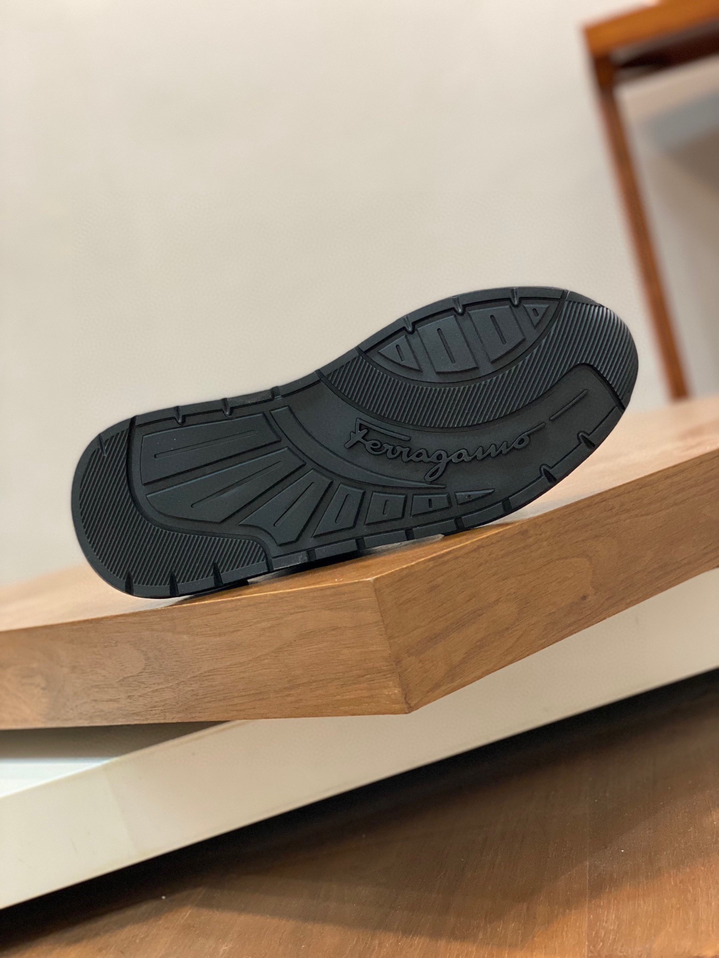 P920 Ferragamo (Ferragamo) official website new winter mid-top casual shoes update 👏 high-quality casual shoes 👟 imported head layer calfskin with official website breathable tarpaulin comfortable and breathable cowhide lining with size: 39 ~ 44 (38 45 customized non-returnable)