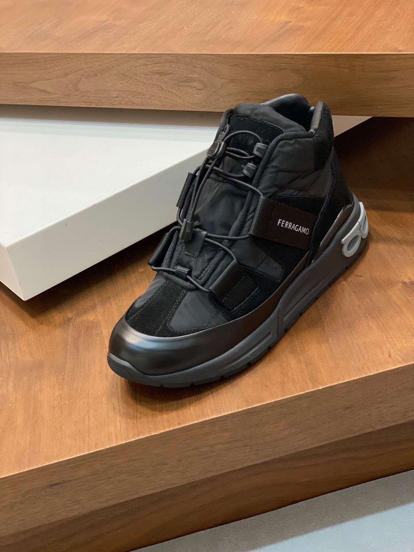 P920 Ferragamo (Ferragamo) official website new winter mid-top casual shoes update 👏 high-quality casual shoes 👟 imported head layer calfskin with official website breathable tarpaulin comfortable and breathable cowhide lining with size: 39 ~ 44 (38 45 customized non-returnable)