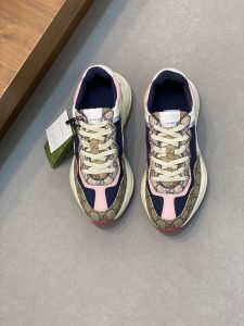 P900🔵GUCCI Italian Gucci pops shoes 🔜quality🔜!2️⃣ years of accumulation of doing pops shoes original disassembly took more than 3 months of research and development finally came out! Ruthless goods worth waiting for! Couple 👫 models 🔜 four seasons versatile 🔜 fashion 🔜 personality 🔜 distinctive 🔵 a full range of more than 100 layout welcome to consult the picture Outsole: the latest original development of the TPU Uppers: Imported first layer silk Cowhide 🐮 Lining: the original A grade mixed sheepskin 🐮 Cushioning: the original A grade imported cowhide 💯 counter genuine full set of packaging midsole latex pads with LOGO set of lasts oiled edges air-pressure marking process to support the NFC anti-fake chip detection! Yardage: women's code 35-41 men's code 38-46 (women 35 41 men 38 45 46 customized)