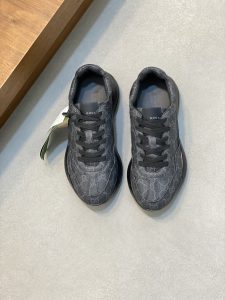 P900🔵GUCCI Italian Gucci pops shoes 🔜quality🔜!2️⃣ years of accumulation of doing pops shoes original disassembly took more than 3 months of research and development finally came out! Ruthless goods worth waiting for! Couple 👫 models 🔜 four seasons versatile 🔜 fashion 🔜 personality 🔜 distinctive 🔵 a full range of more than 100 layout welcome to consult the picture Outsole: the latest original development of the TPU Uppers: Imported first layer silk Cowhide 🐮 Lining: the original A grade mixed sheepskin 🐮 Cushioning: the original A grade imported cowhide 💯 counter genuine full set of packaging midsole latex pads with LOGO set of lasts oiled edges air-pressure marking process to support the NFC anti-fake chip detection! Yardage: women's code 35-41 men's code 38-46 (women 35 41 men 38 45 46 customized)