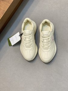 P900🔵GUCCI Italian Gucci pops shoes 🔜quality🔜!2️⃣ years of accumulation of doing pops shoes original disassembly took more than 3 months of research and development finally came out! Ruthless goods worth waiting for! Couple 👫 models 🔜 four seasons versatile 🔜 fashion 🔜 personality 🔜 distinctive 🔵 a full range of more than 100 layout welcome to consult the picture Outsole: the latest original development of the TPU Uppers: Imported first layer silk Cowhide 🐮 Lining: the original A grade mixed sheepskin 🐮 Cushioning: the original A grade imported cowhide 💯 counter genuine full set of packaging midsole latex pads with LOGO set of lasts oiled edges air-pressure marking process to support the NFC anti-fake chip detection! Yardage: women's code 35-41 men's code 38-46 (women 35 41 men 38 45 46 customized)