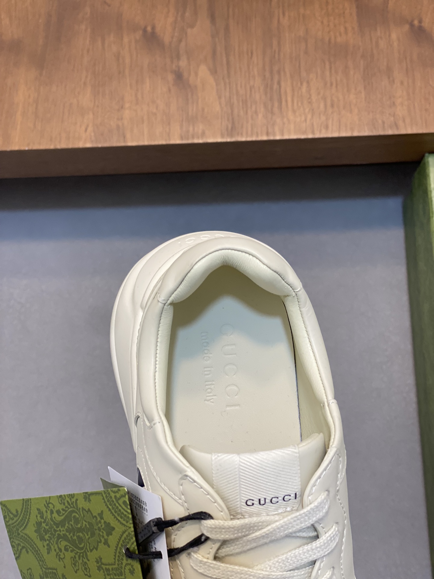 图片[7]-P900🔵GUCCI意大利古驰老爹鞋  🔜品质🔜
2️⃣年做老爹鞋的积累原版拆解耗时3个多月研究开发终于面世！狠货值得期待！ 情侣👫款 🔜四季百搭🔜 时尚🔜 个性 🔜与众不同 🔵全系列100多个版面欢迎来图咨询 大底:最新原版开发TPU 鞋面:进口头层丝绸牛皮🐮 内里:原版A级混种羊皮🐮 垫脚:原版A级进口牛皮 💯专柜正品全套包装 中底 乳胶垫带LOGO  套楦油边空压打码工艺支持NFC防伪芯片检测！ 码数:女码35-41 男码38-46(女35 41 男38 45 46定做)-高仿包包