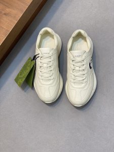 P900🔵GUCCI意大利古驰老爹鞋  🔜品质🔜
2️⃣年做老爹鞋的积累原版拆解耗时3个多月研究开发终于面世！狠货值得期待！ 情侣👫款 🔜四季百搭🔜 时尚🔜 个性 🔜与众不同 🔵全系列100多个版面欢迎来图咨询 大底:最新原版开发TPU 鞋面:进口头层丝绸牛皮🐮 内里:原版A级混种羊皮🐮 垫脚:原版A级进口牛皮 💯专柜正品全套包装 中底 乳胶垫带LOGO  套楦油边空压打码工艺支持NFC防伪芯片检测！ 码数:女码35-41 男码38-46(女35 41 男38 45 46定做)-高仿包包