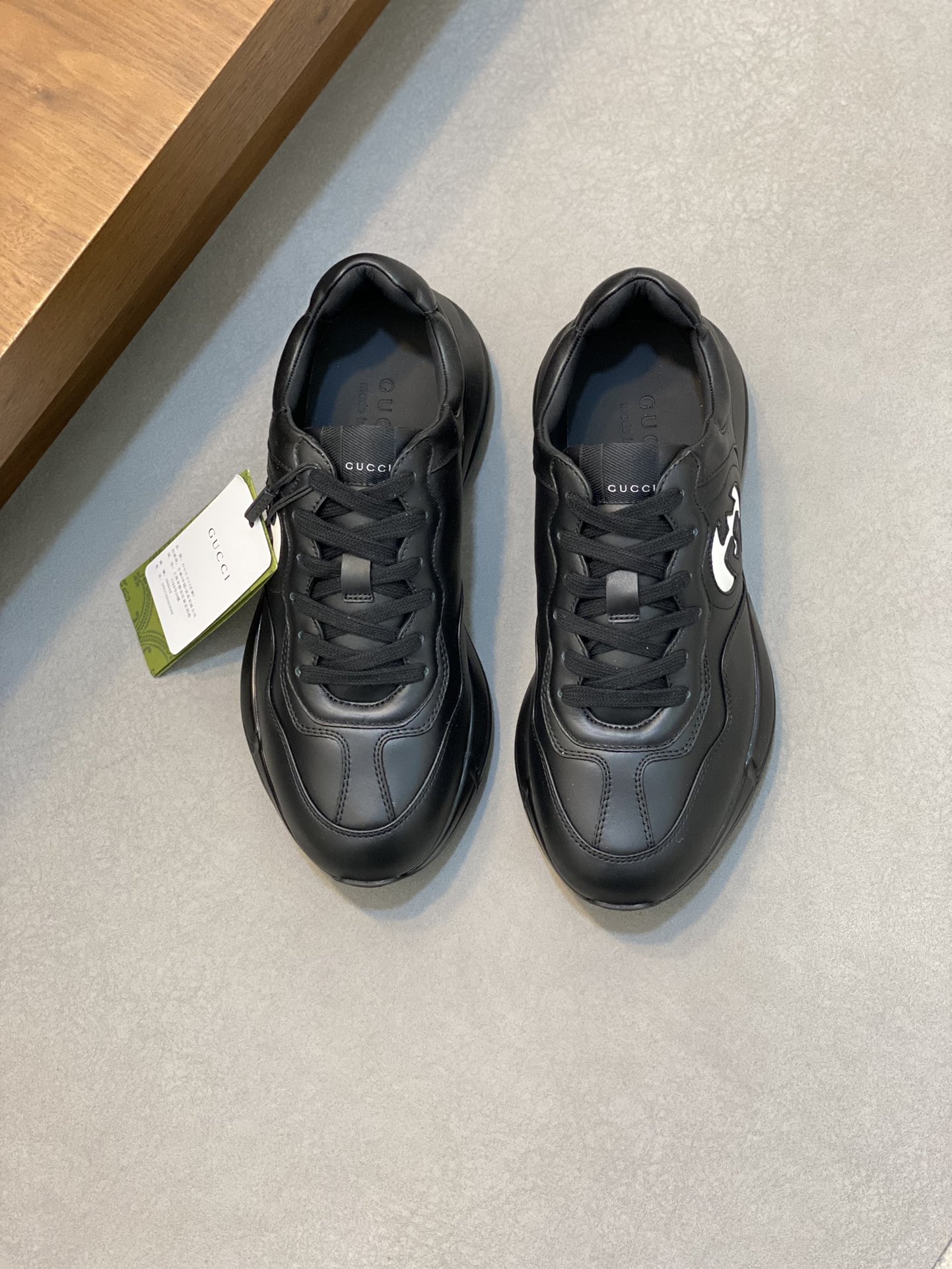 P900🔵GUCCI Italian Gucci pops shoes 🔜quality🔜!2️⃣ years of accumulation of doing pops shoes original disassembly took more than 3 months of research and development finally came out! Ruthless goods worth waiting for! Couple 👫 models 🔜 four seasons versatile 🔜 fashion 🔜 personality 🔜 distinctive 🔵 a full range of more than 100 layout welcome to consult the picture Outsole: the latest original development of the TPU Uppers: Imported first layer silk Cowhide 🐮 Lining: the original A grade mixed sheepskin 🐮 Cushioning: the original A grade imported cowhide 💯 counter genuine full set of packaging midsole latex pads with LOGO set of lasts oiled edges air-pressure marking process to support the NFC anti-fake chip detection! Yardage: women's code 35-41 men's code 38-46 (women 35 41 men 38 45 46 customized)