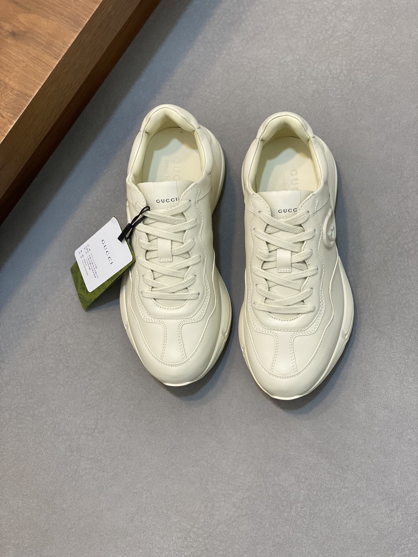P900🔵GUCCI Italian Gucci pops shoes 🔜quality🔜!2️⃣ years of accumulation of doing pops shoes original disassembly took more than 3 months of research and development finally came out! Ruthless goods worth waiting for! Couple 👫 models 🔜 four seasons versatile 🔜 fashion 🔜 personality 🔜 distinctive 🔵 a full range of more than 100 layout welcome to consult the picture Outsole: the latest original development of the TPU Uppers: Imported first layer silk Cowhide 🐮 Lining: the original A grade mixed sheepskin 🐮 Cushioning: the original A grade imported cowhide 💯 counter genuine full set of packaging midsole latex pads with LOGO set of lasts oiled edges air-pressure marking process to support the NFC anti-fake chip detection! Yardage: women's code 35-41 men's code 38-46 (women 35 41 men 38 45 46 customized)