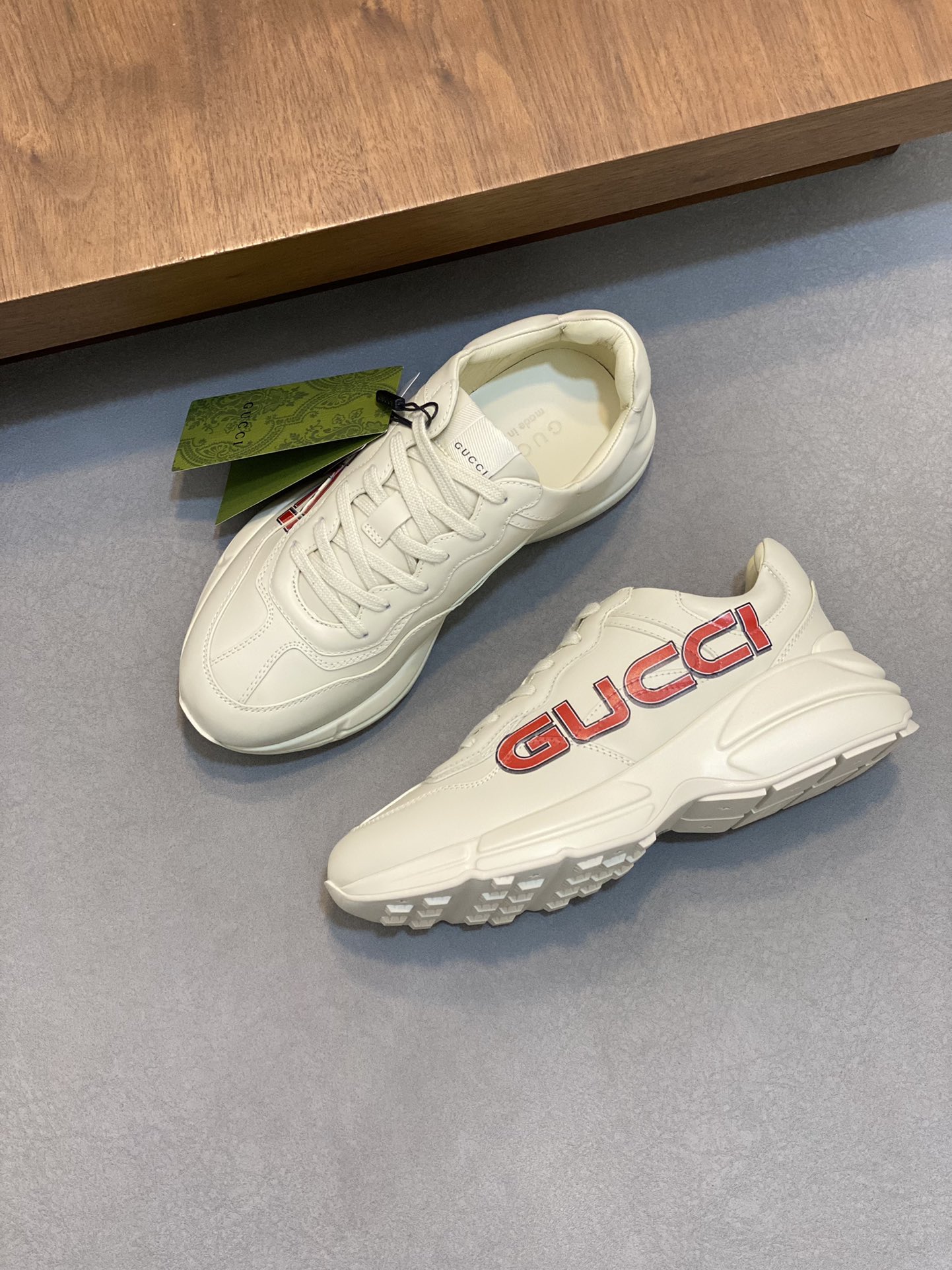 P900🔵GUCCI Italian Gucci pops shoes 🔜quality🔜!2️⃣ years of accumulation of doing pops shoes original disassembly took more than 3 months of research and development finally came out! Ruthless goods worth waiting for! Couple 👫 models 🔜 four seasons versatile 🔜 fashion 🔜 personality 🔜 distinctive 🔵 a full range of more than 100 layout welcome to consult the picture Outsole: the latest original development of the TPU Uppers: Imported first layer silk Cowhide 🐮 Lining: the original A grade mixed sheepskin 🐮 Cushioning: the original A grade imported cowhide 💯 counter genuine full set of packaging midsole latex pads with LOGO set of lasts oiled edges air-pressure marking process to support the NFC anti-fake chip detection! Yardage: women's code 35-41 men's code 38-46 (women 35 41 men 38 45 46 customized)