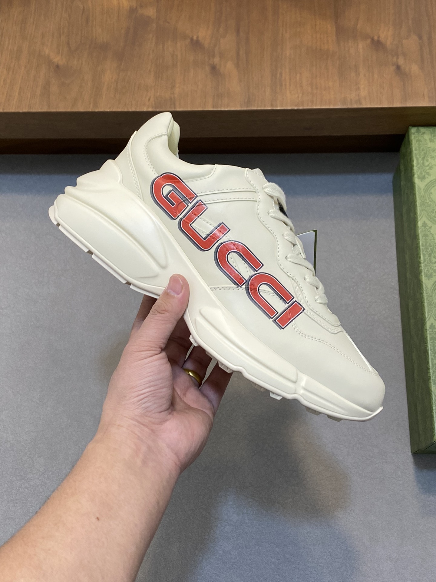 P900🔵GUCCI Italian Gucci pops shoes 🔜quality🔜!2️⃣ years of accumulation of doing pops shoes original disassembly took more than 3 months of research and development finally came out! Ruthless goods worth waiting for! Couple 👫 models 🔜 four seasons versatile 🔜 fashion 🔜 personality 🔜 distinctive 🔵 a full range of more than 100 layout welcome to consult the picture Outsole: the latest original development of the TPU Uppers: Imported first layer silk Cowhide 🐮 Lining: the original A grade mixed sheepskin 🐮 Cushioning: the original A grade imported cowhide 💯 counter genuine full set of packaging midsole latex pads with LOGO set of lasts oiled edges air-pressure marking process to support the NFC anti-fake chip detection! Yardage: women's code 35-41 men's code 38-46 (women 35 41 men 38 45 46 customized)