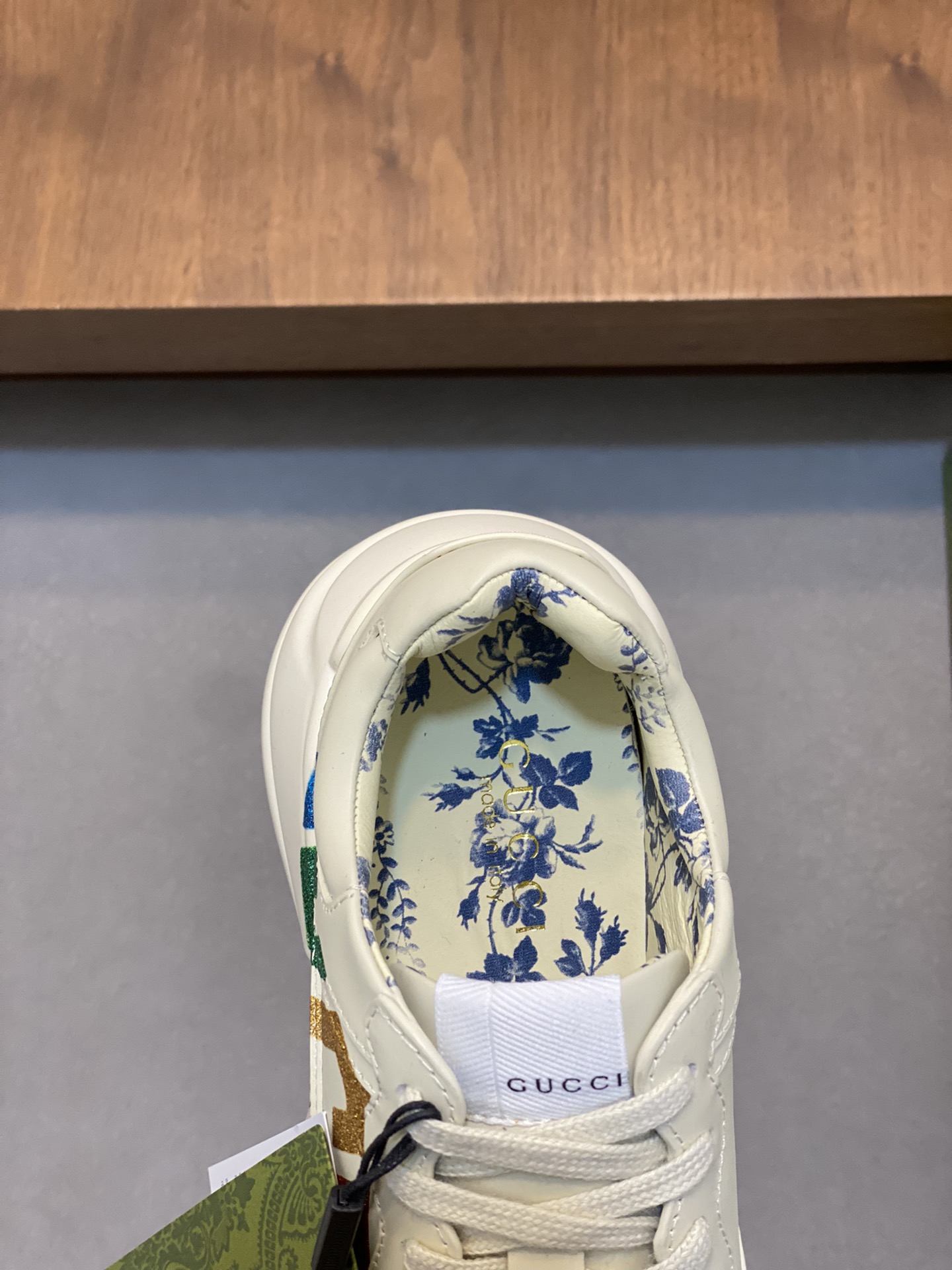 图片[7]-P900🔵GUCCI意大利古驰老爹鞋  🔜品质🔜
2️⃣年做老爹鞋的积累原版拆解耗时3个多月研究开发终于面世！狠货值得期待！ 情侣👫款 🔜四季百搭🔜 时尚🔜 个性 🔜与众不同 🔵全系列100多个版面欢迎来图咨询 大底:最新原版开发TPU 鞋面:进口头层丝绸牛皮🐮 内里:原版A级混种羊皮🐮 垫脚:原版A级进口牛皮 💯专柜正品全套包装 中底 乳胶垫带LOGO  套楦油边空压打码工艺支持NFC防伪芯片检测！ 码数:女码35-41 男码38-46(女35 41 男38 45 46定做)-高仿包包