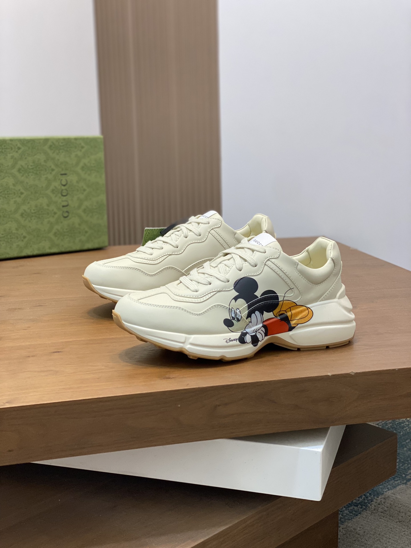图片[3]-P900🔵GUCCI意大利古驰老爹鞋  🔜品质🔜
2️⃣年做老爹鞋的积累原版拆解耗时3个多月研究开发终于面世！狠货值得期待！ 情侣👫款 🔜四季百搭🔜 时尚🔜 个性 🔜与众不同 🔵全系列100多个版面欢迎来图咨询 大底:最新原版开发TPU 鞋面:进口头层丝绸牛皮🐮 内里:原版A级混种羊皮🐮 垫脚:原版A级进口牛皮 💯专柜正品全套包装 中底 乳胶垫带LOGO  套楦油边空压打码工艺支持NFC防伪芯片检测！ 码数:女码35-41 男码38-46(女35 41 男38 45 46定做)-高仿包包