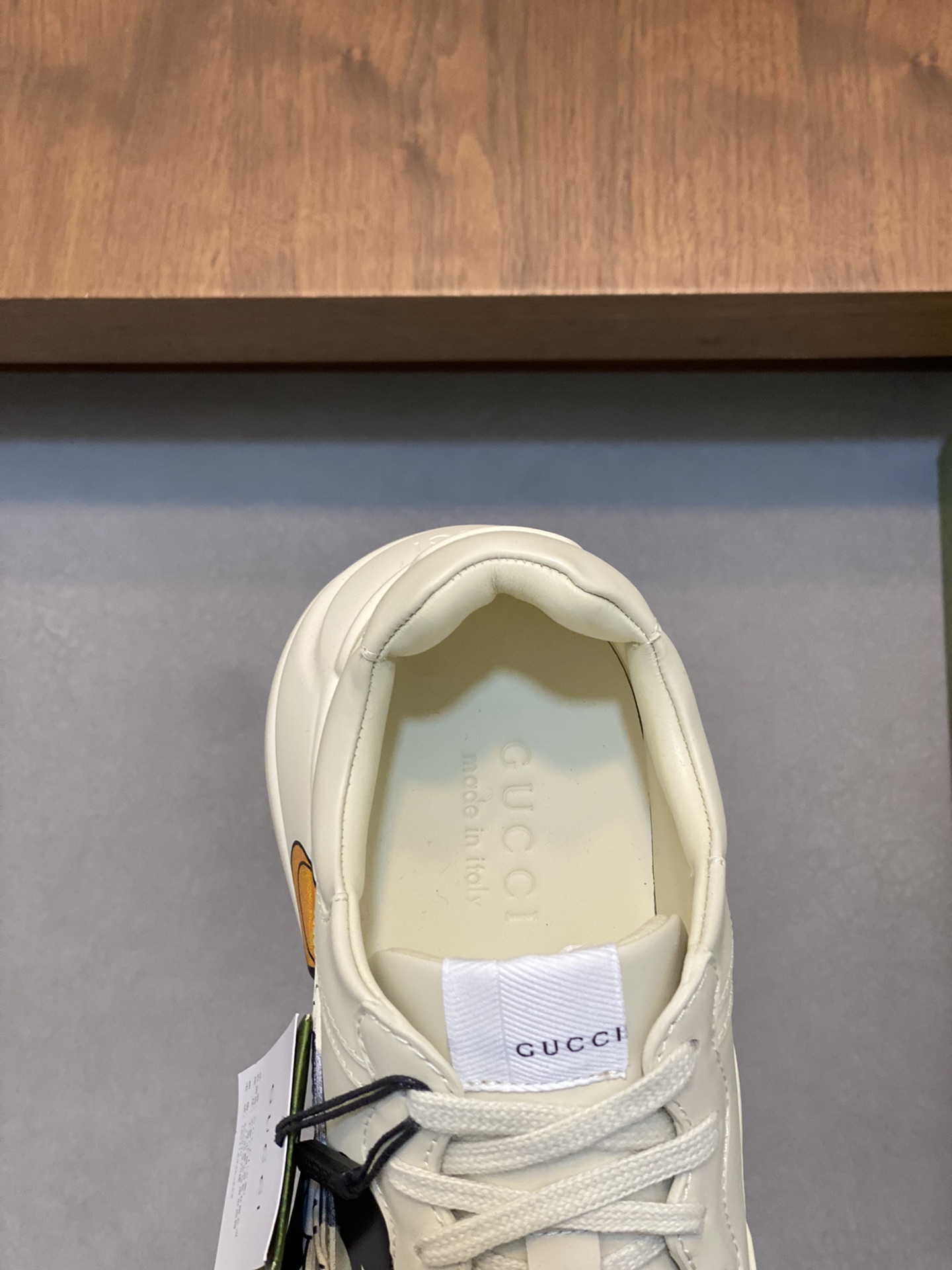 图片[7]-P900🔵GUCCI意大利古驰老爹鞋  🔜品质🔜
2️⃣年做老爹鞋的积累原版拆解耗时3个多月研究开发终于面世！狠货值得期待！ 情侣👫款 🔜四季百搭🔜 时尚🔜 个性 🔜与众不同 🔵全系列100多个版面欢迎来图咨询 大底:最新原版开发TPU 鞋面:进口头层丝绸牛皮🐮 内里:原版A级混种羊皮🐮 垫脚:原版A级进口牛皮 💯专柜正品全套包装 中底 乳胶垫带LOGO  套楦油边空压打码工艺支持NFC防伪芯片检测！ 码数:女码35-41 男码38-46(女35 41 男38 45 46定做)-高仿包包