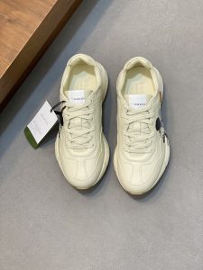 P900🔵GUCCI Italian Gucci pops shoes 🔜quality🔜!2️⃣ years of accumulation of doing pops shoes original disassembly took more than 3 months of research and development finally came out! Ruthless goods worth waiting for! Couple 👫 models 🔜 four seasons versatile 🔜 fashion 🔜 personality 🔜 distinctive 🔵 a full range of more than 100 layout welcome to consult the picture Outsole: the latest original development of the TPU Uppers: Imported first layer silk Cowhide 🐮 Lining: the original A grade mixed sheepskin 🐮 Cushioning: the original A grade imported cowhide 💯 counter genuine full set of packaging midsole latex pads with LOGO set of lasts oiled edges air-pressure marking process to support the NFC anti-fake chip detection! Yardage: women's code 35-41 men's code 38-46 (women 35 41 men 38 45 46 customized)