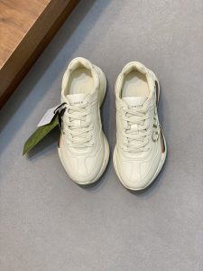 P900🔵GUCCI Italian Gucci pops shoes 🔜quality🔜!2️⃣ years of accumulation of doing pops shoes original disassembly took more than 3 months of research and development finally came out! Ruthless goods worth waiting for! Couple 👫 models 🔜 four seasons versatile 🔜 fashion 🔜 personality 🔜 distinctive 🔵 a full range of more than 100 layout welcome to consult the picture Outsole: the latest original development of the TPU Uppers: Imported first layer silk Cowhide 🐮 Lining: the original A grade mixed sheepskin 🐮 Cushioning: the original A grade imported cowhide 💯 counter genuine full set of packaging midsole latex pads with LOGO set of lasts oiled edges air-pressure marking process to support the NFC anti-fake chip detection! Yardage: women's code 35-41 men's code 38-46 (women 35 41 men 38 45 46 customized)
