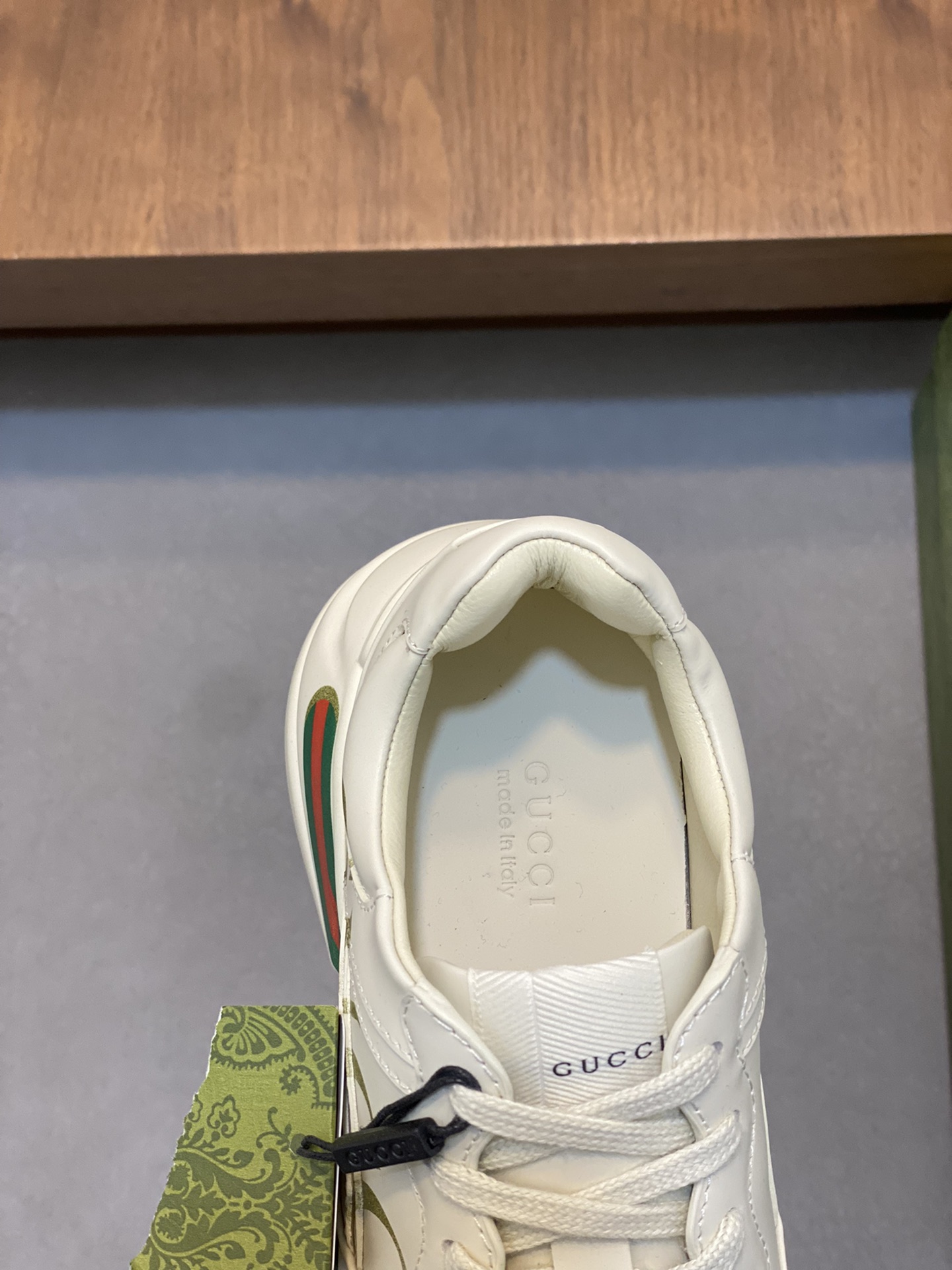 图片[7]-P900🔵GUCCI意大利古驰老爹鞋  🔜品质🔜
2️⃣年做老爹鞋的积累原版拆解耗时3个多月研究开发终于面世！狠货值得期待！ 情侣👫款 🔜四季百搭🔜 时尚🔜 个性 🔜与众不同 🔵全系列100多个版面欢迎来图咨询 大底:最新原版开发TPU 鞋面:进口头层丝绸牛皮🐮 内里:原版A级混种羊皮🐮 垫脚:原版A级进口牛皮 💯专柜正品全套包装 中底 乳胶垫带LOGO  套楦油边空压打码工艺支持NFC防伪芯片检测！ 码数:女码35-41 男码38-46(女35 41 男38 45 46定做)-高仿包包