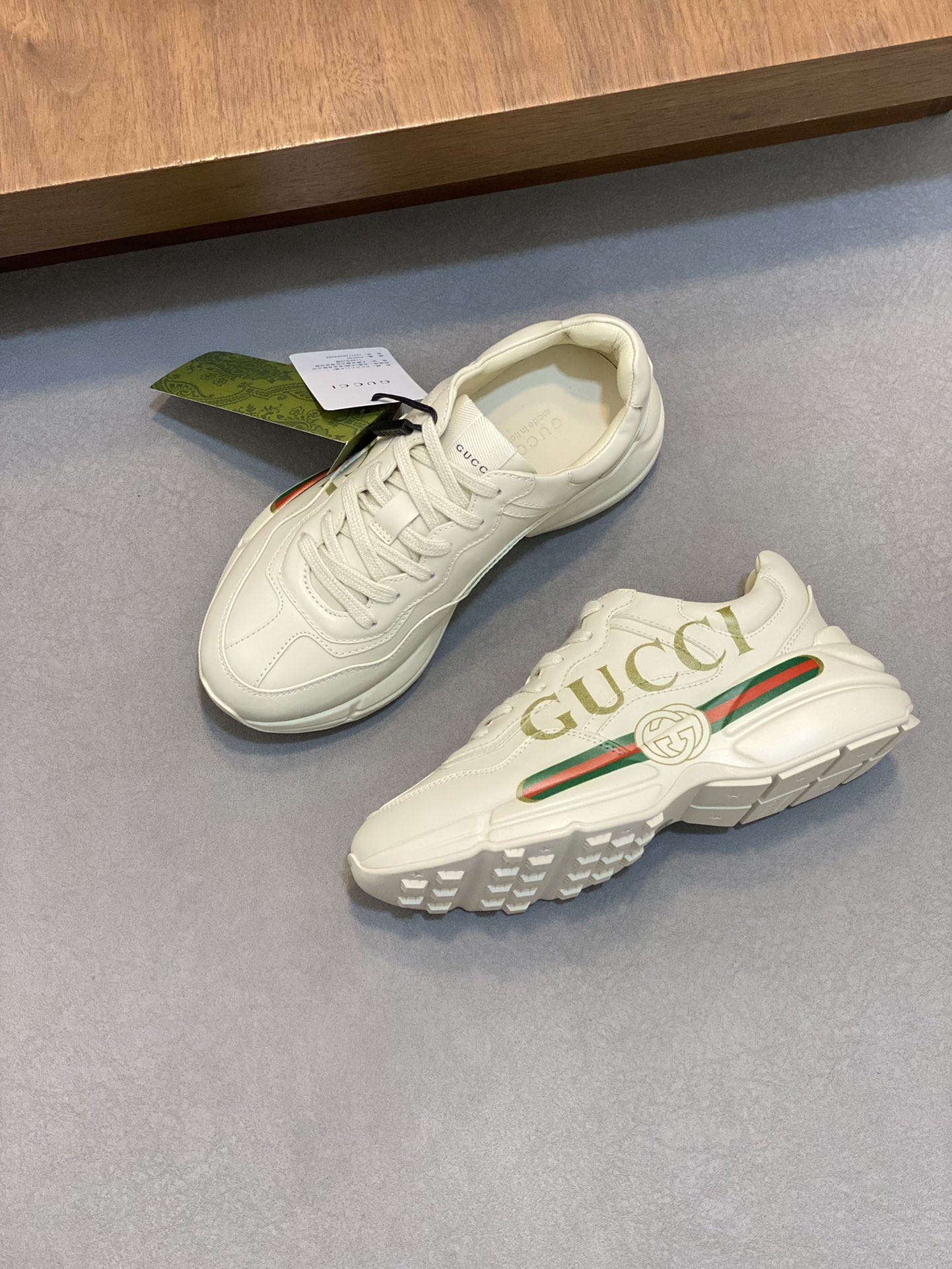 图片[5]-P900🔵GUCCI意大利古驰老爹鞋  🔜品质🔜
2️⃣年做老爹鞋的积累原版拆解耗时3个多月研究开发终于面世！狠货值得期待！ 情侣👫款 🔜四季百搭🔜 时尚🔜 个性 🔜与众不同 🔵全系列100多个版面欢迎来图咨询 大底:最新原版开发TPU 鞋面:进口头层丝绸牛皮🐮 内里:原版A级混种羊皮🐮 垫脚:原版A级进口牛皮 💯专柜正品全套包装 中底 乳胶垫带LOGO  套楦油边空压打码工艺支持NFC防伪芯片检测！ 码数:女码35-41 男码38-46(女35 41 男38 45 46定做)-高仿包包